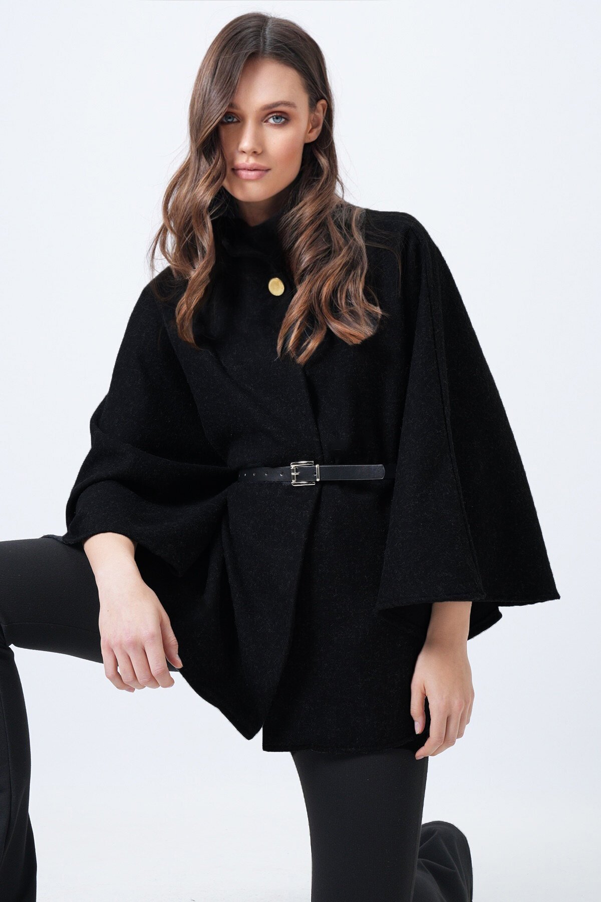 Dik Yaka Düğmeli Kemerli Panço