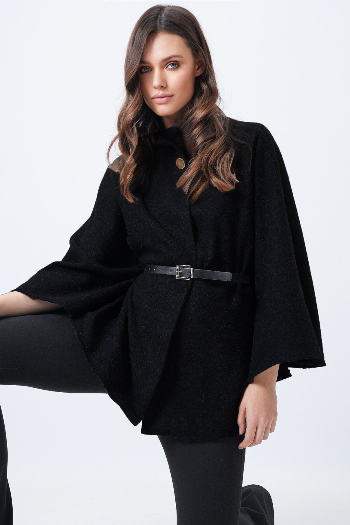 Dik Yaka Düğmeli Kemerli Panço