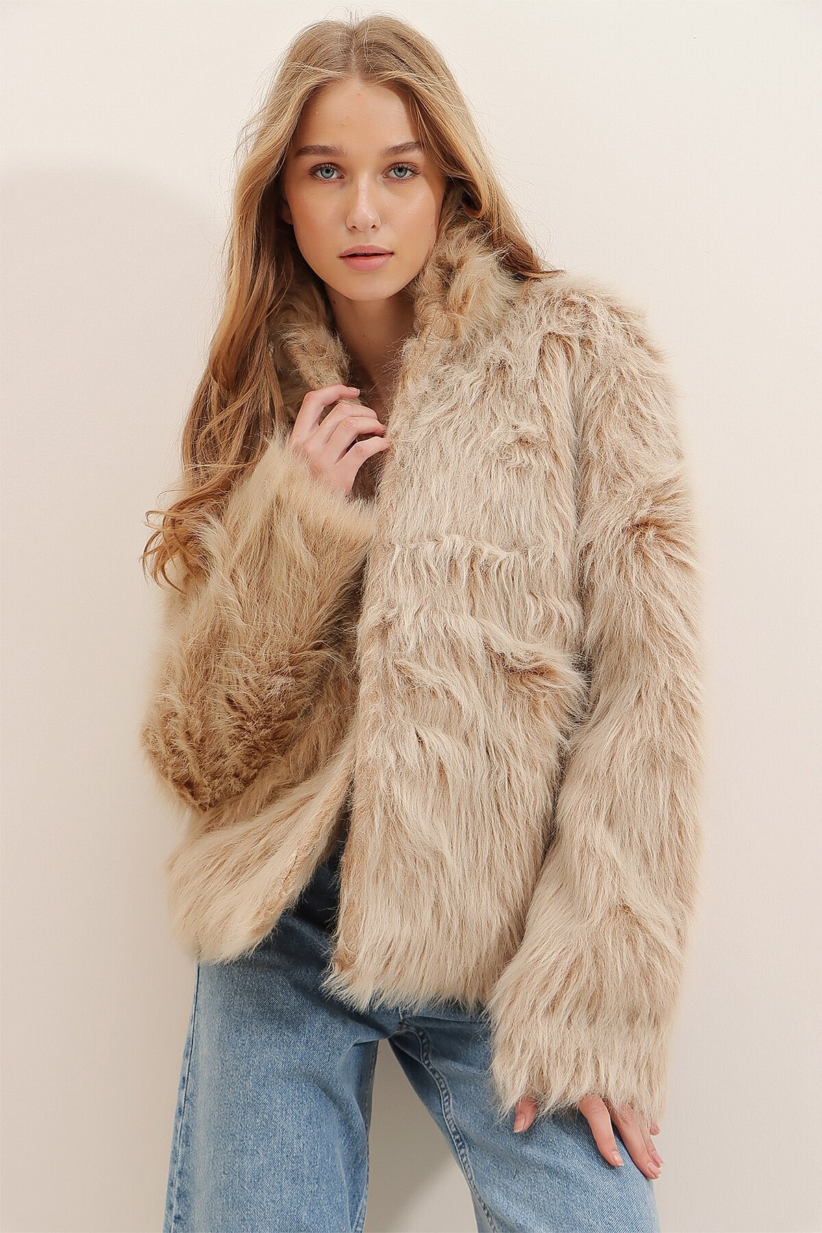 Dik Yaka İçi Astarlı Peluş Suni Kürk Ceket