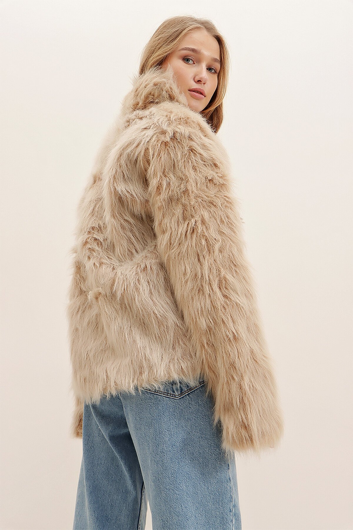 Dik Yaka İçi Astarlı Peluş Suni Kürk Ceket