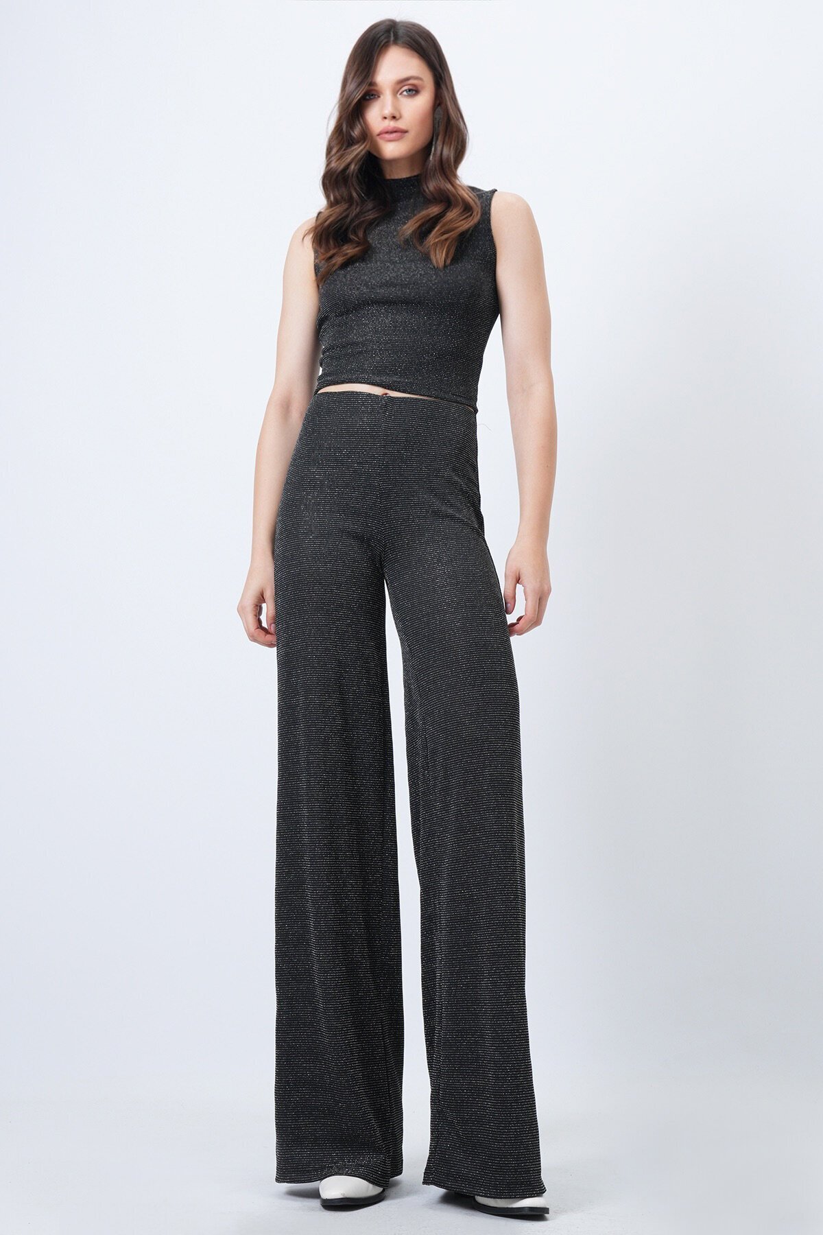 Dik Yaka Kolsuz Bluz ve Palazzo Pantolon Simli Takım