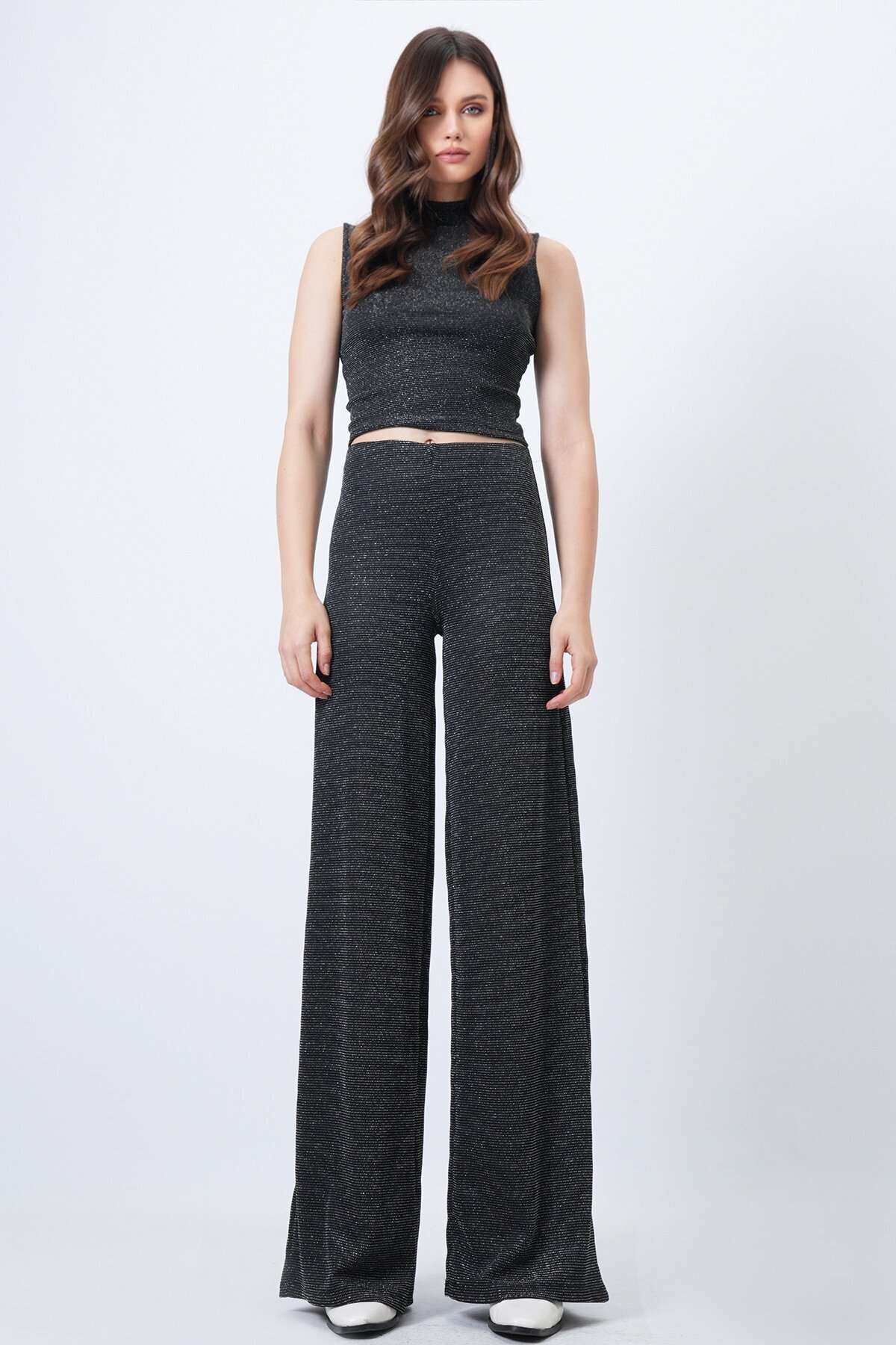 Dik Yaka Kolsuz Bluz ve Palazzo Pantolon Simli Takım