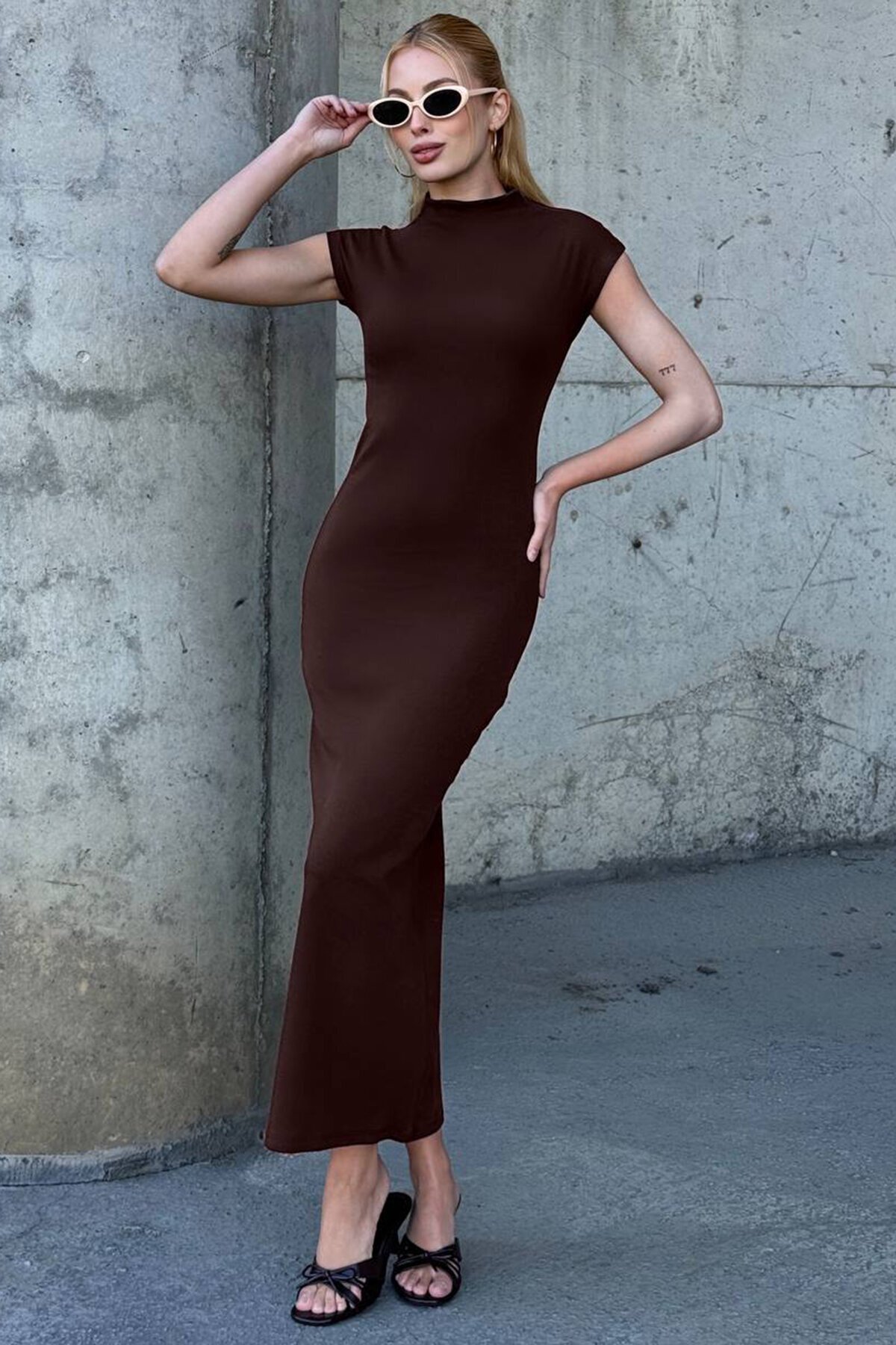 Dik Yaka Kolsuz Midi Boy Elbise