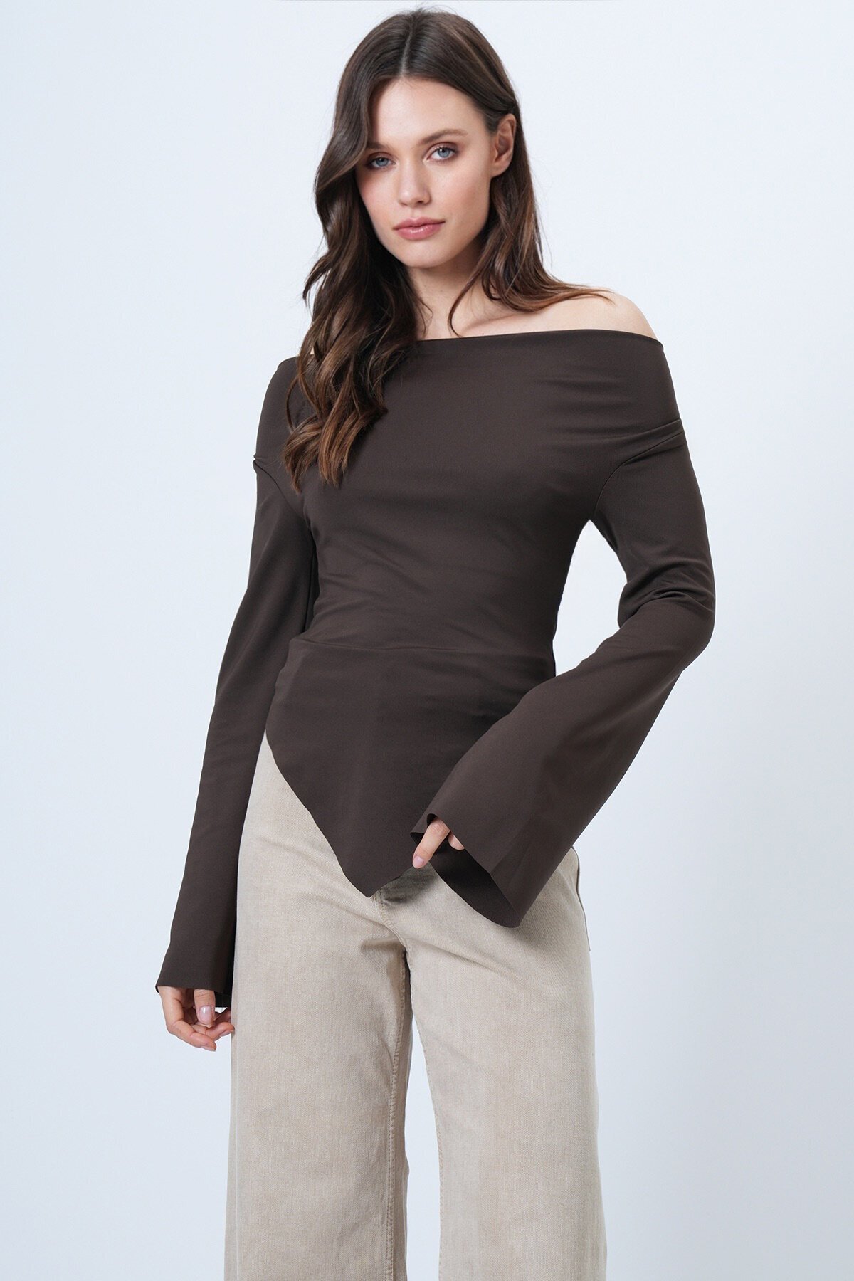 Drape Yaka Asimetrik Kesim Bluz