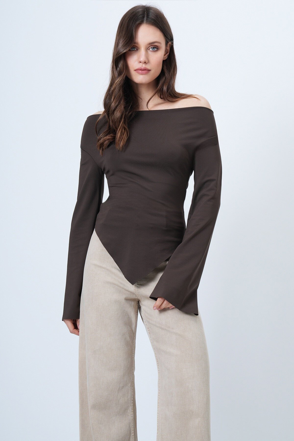 Drape Yaka Asimetrik Kesim Bluz