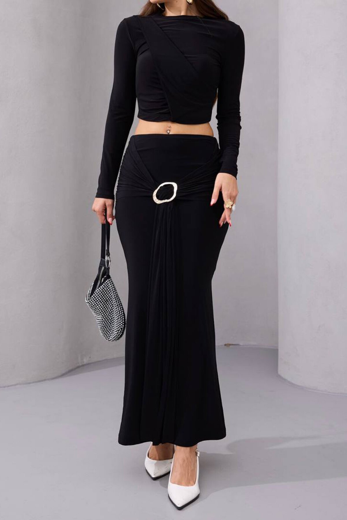 Drapeli Uzun Kollu Bluz ve Toka Detaylı Etek Takım