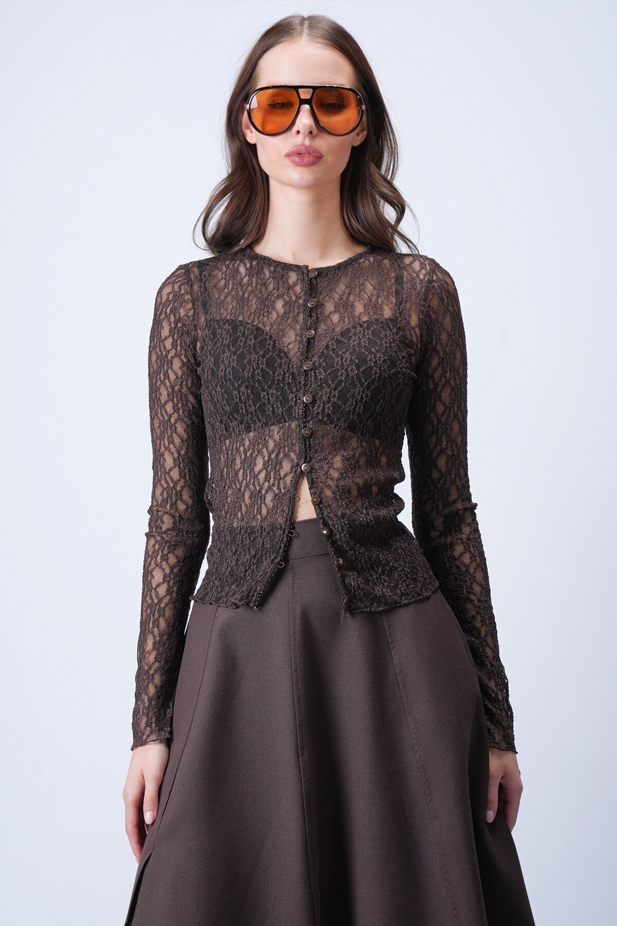 Kahverengi Düğmeli Dantel Bluz