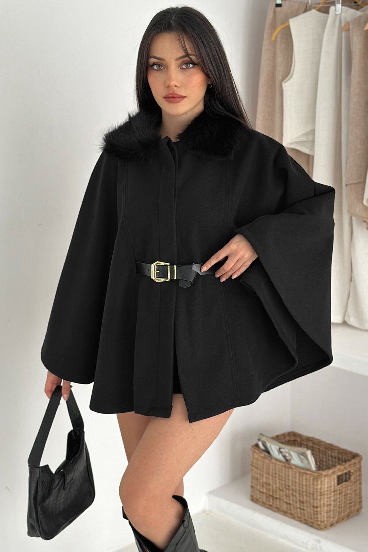 Düğmeli Kemer Detaylı Suni Kürk Yaka Panço
