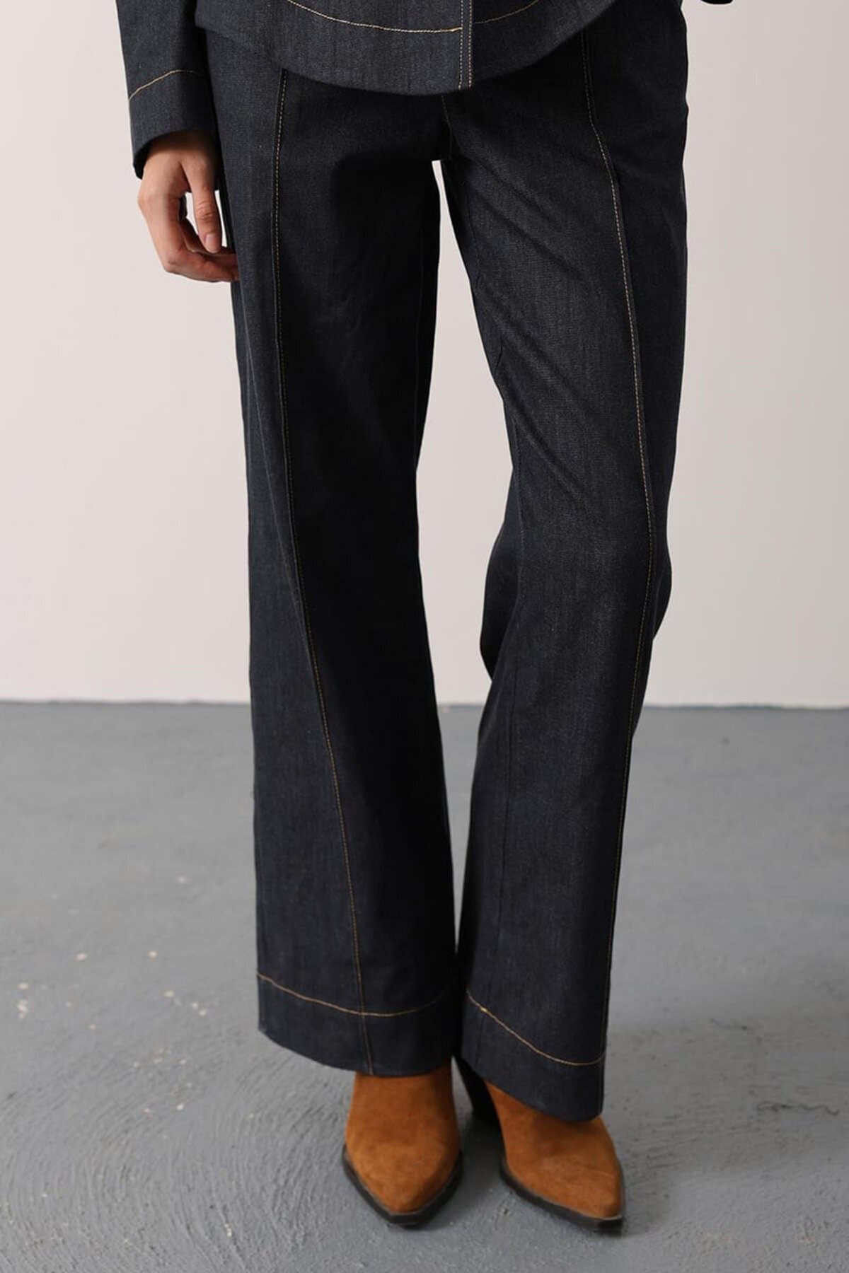 Düğmeli Kemerli Ceket ve Palazzo Pantolon Fit Denim Takım