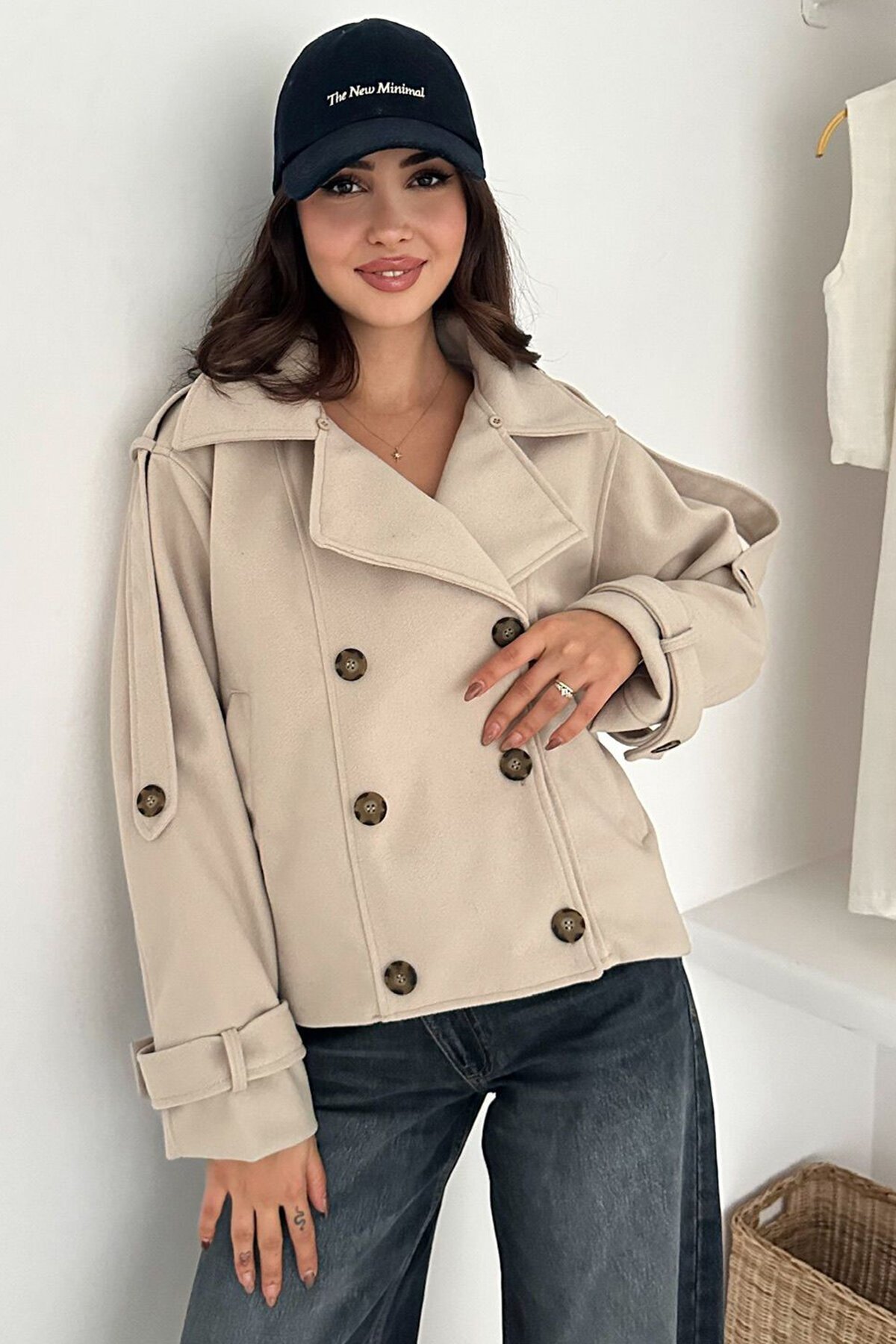 Düğmeli Kol Detaylı Kürk Yaka Kaşe Astarlı Kaban