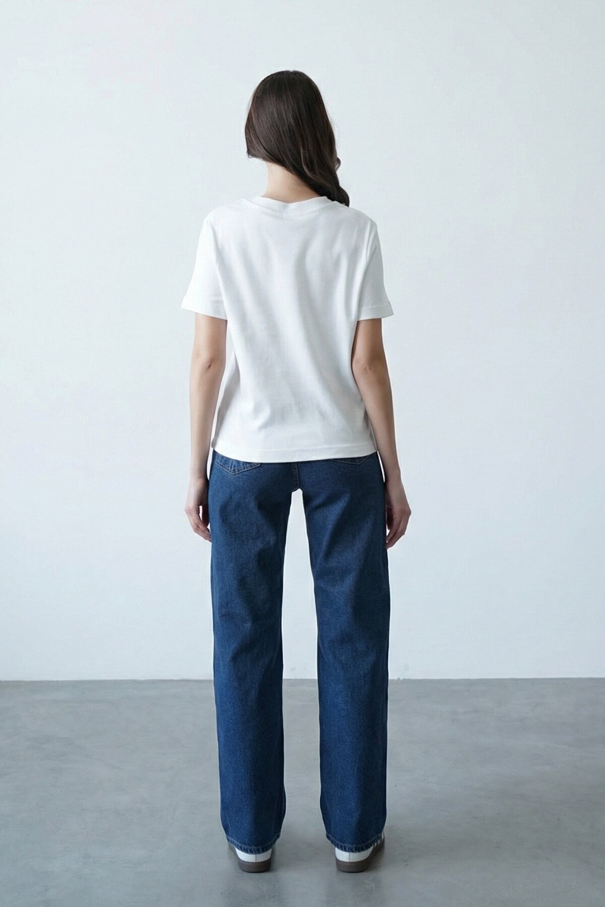 Koyu Mavi Düz Paça Eskitmeli Jean