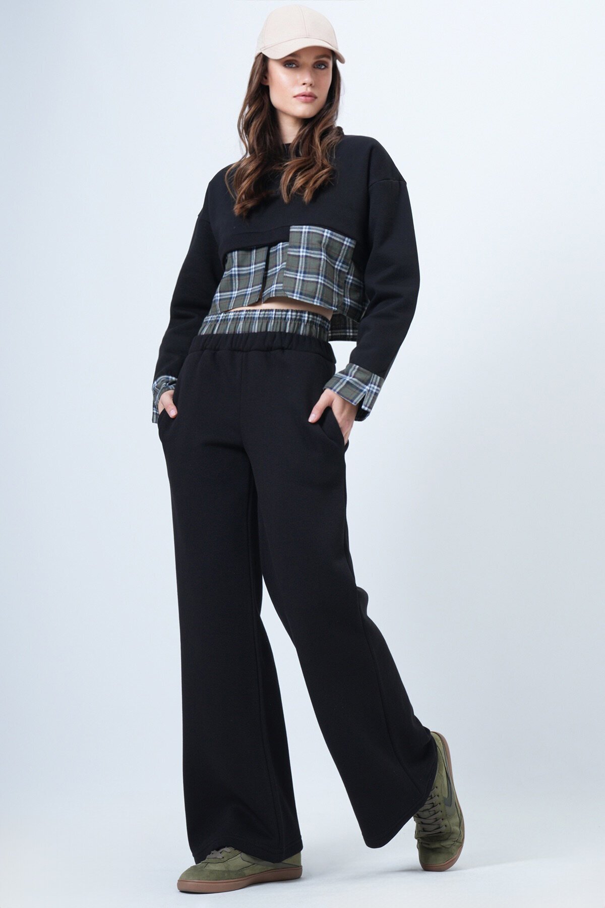 Ekose Detaylı Sweatshirt ve Geniş Paça Pantolon Takım