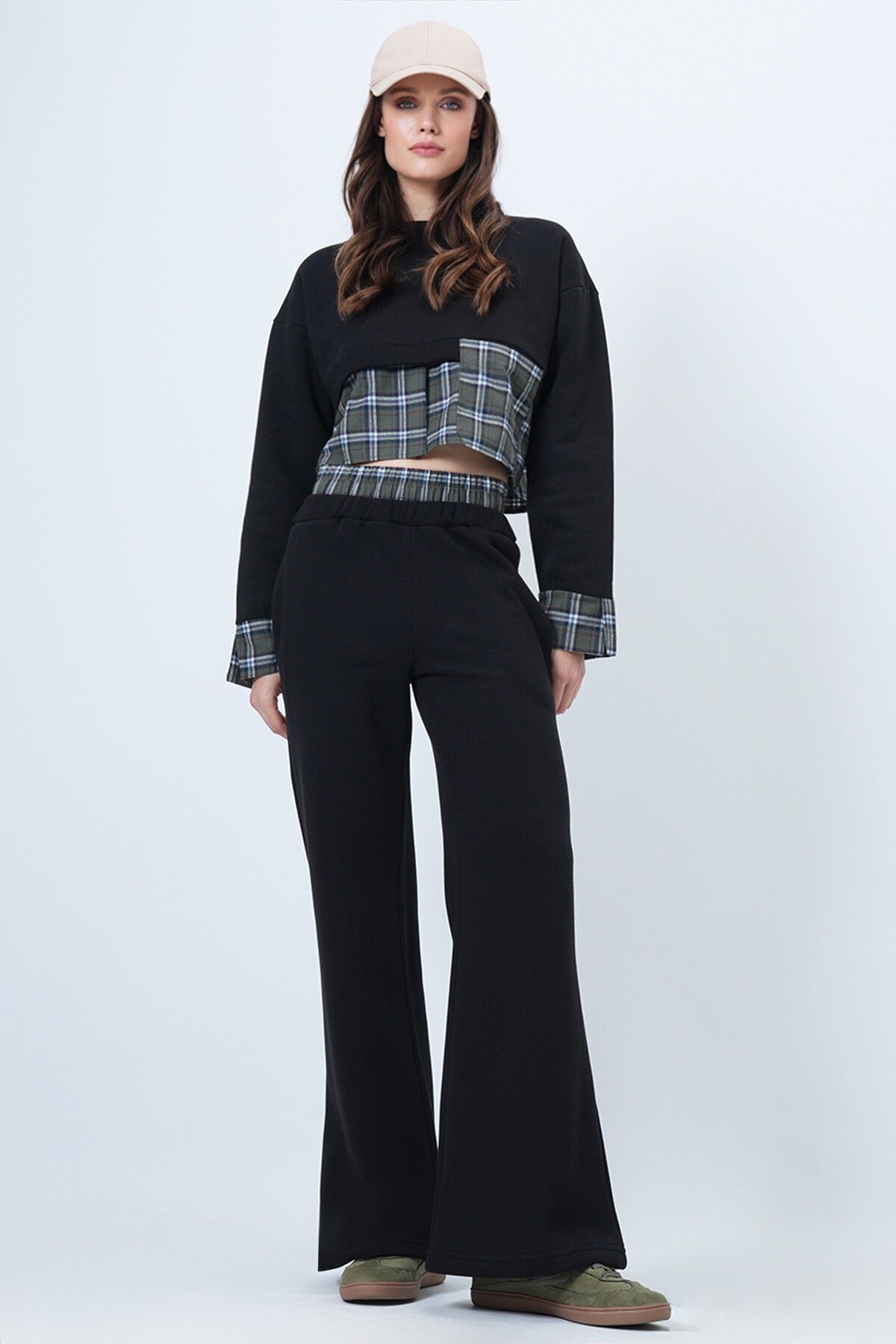 Ekose Detaylı Sweatshirt ve Geniş Paça Pantolon Takım