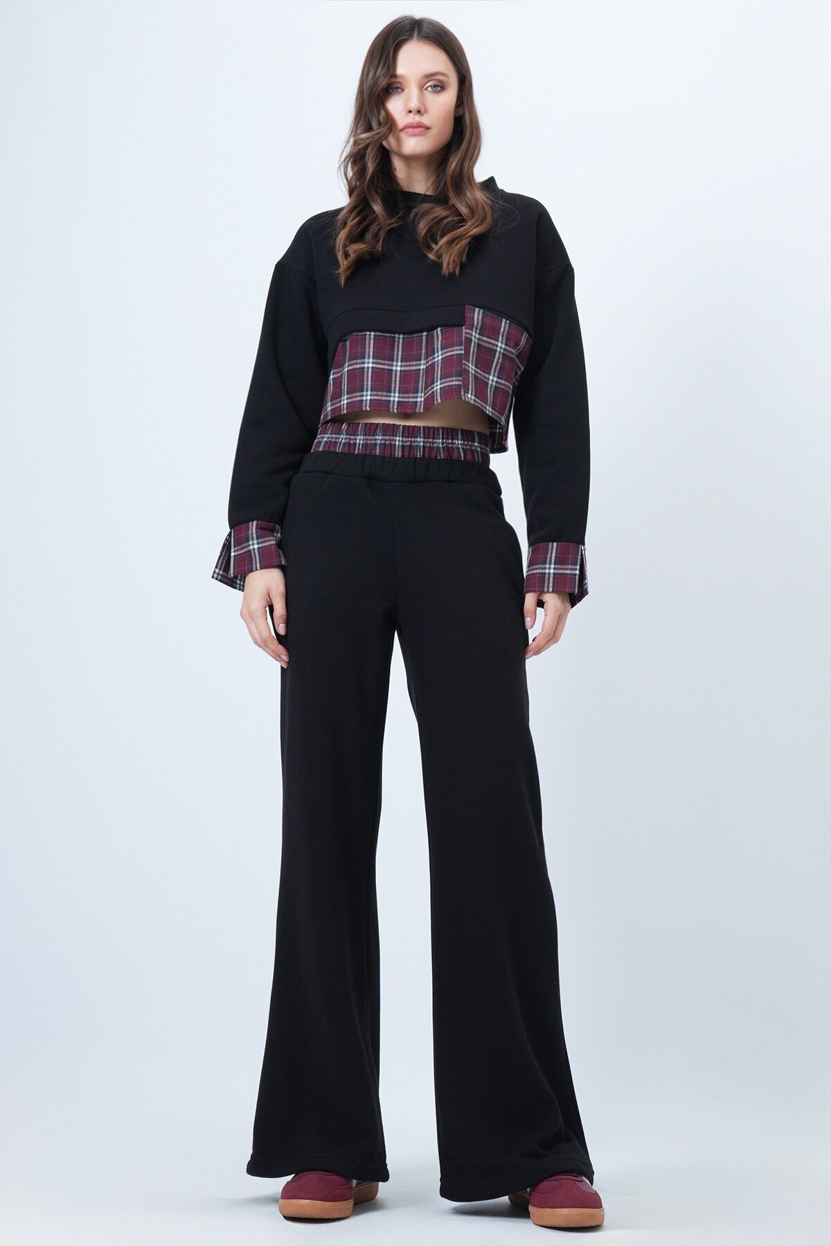 Ekose Detaylı Sweatshirt ve Geniş Paça Pantolon Takım