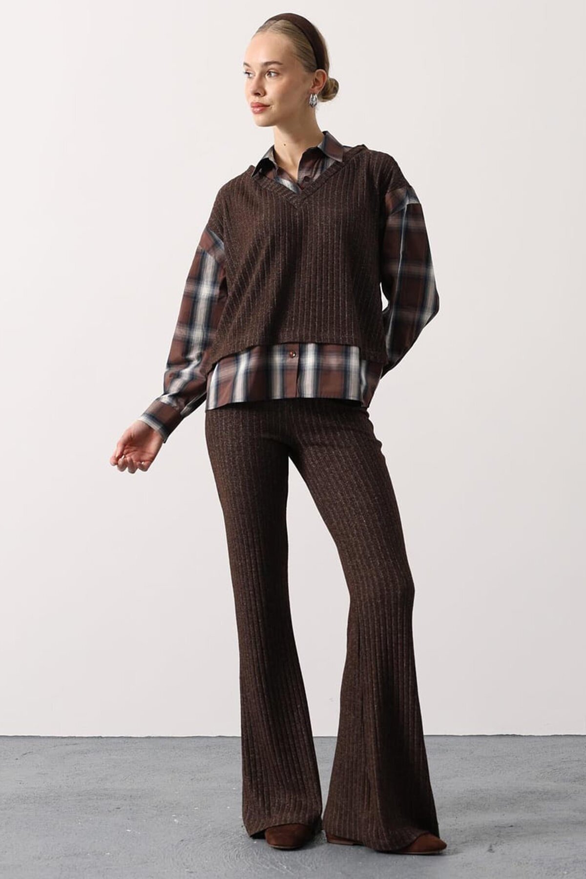 Ekose Gömlekli Hırka ve İspanyol Paça Pantolon Takım