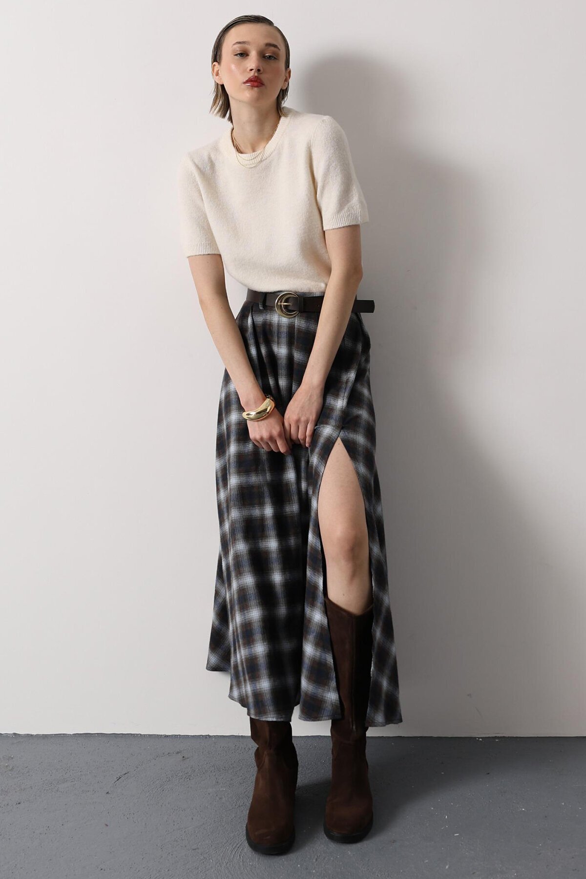 Ekoseli Kemerli Yüksek Bel Yırtmaç Detaylı Maxi Boy Etek