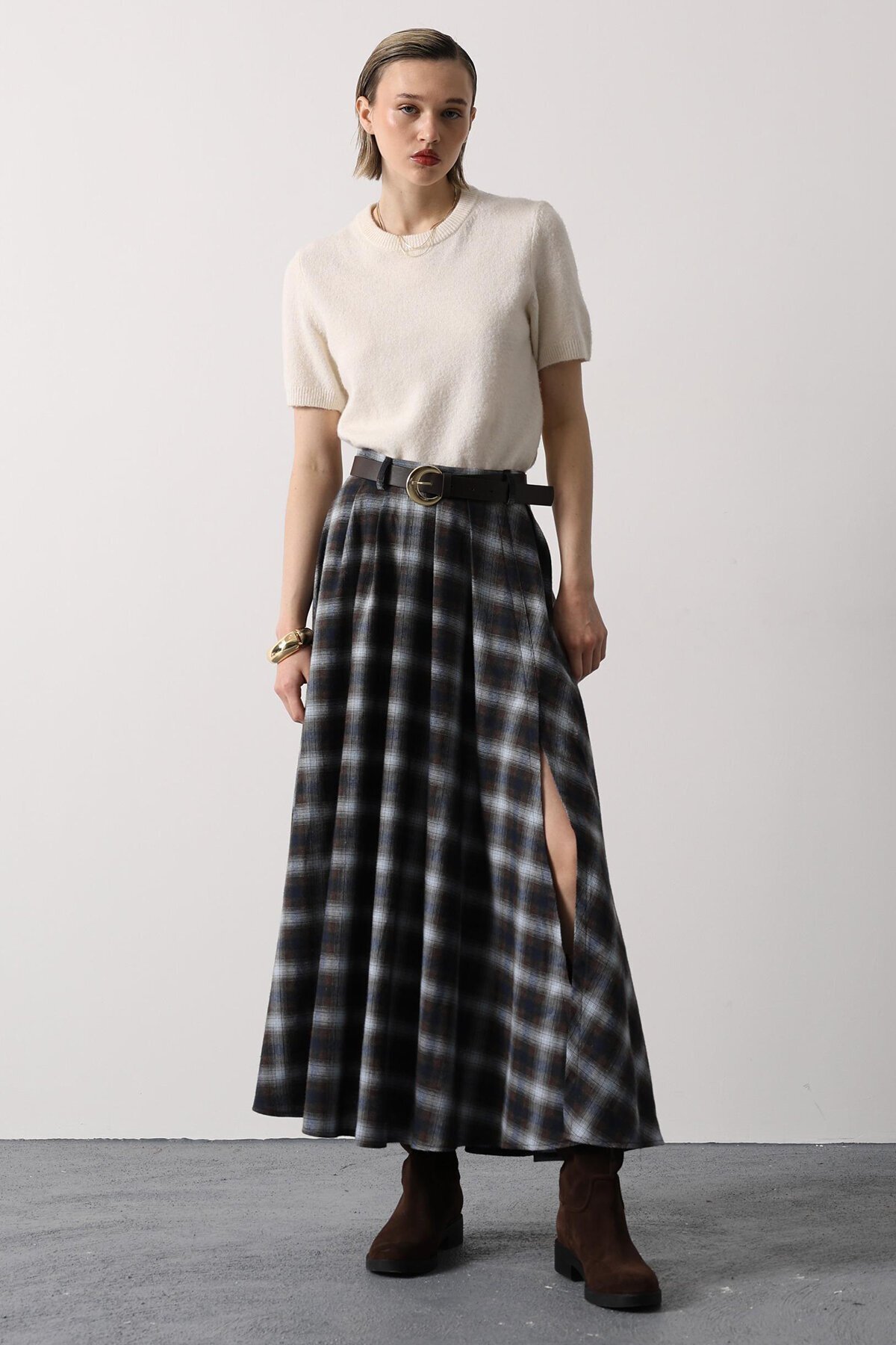 Ekoseli Kemerli Yüksek Bel Yırtmaç Detaylı Maxi Boy Etek