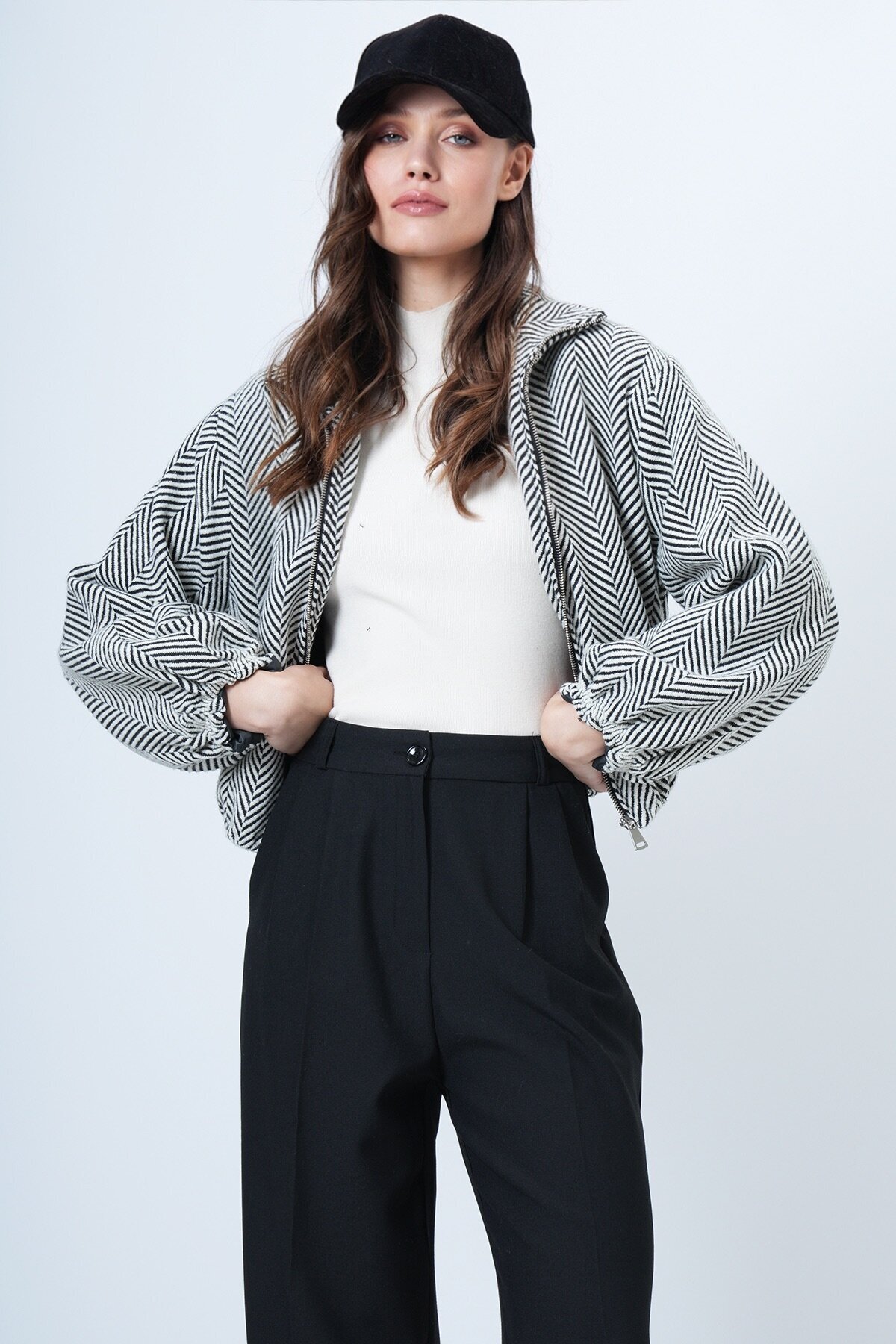 Fermuar Kapamalı Beli Lastikli Çift Cepli Bomber Kaşe Mont