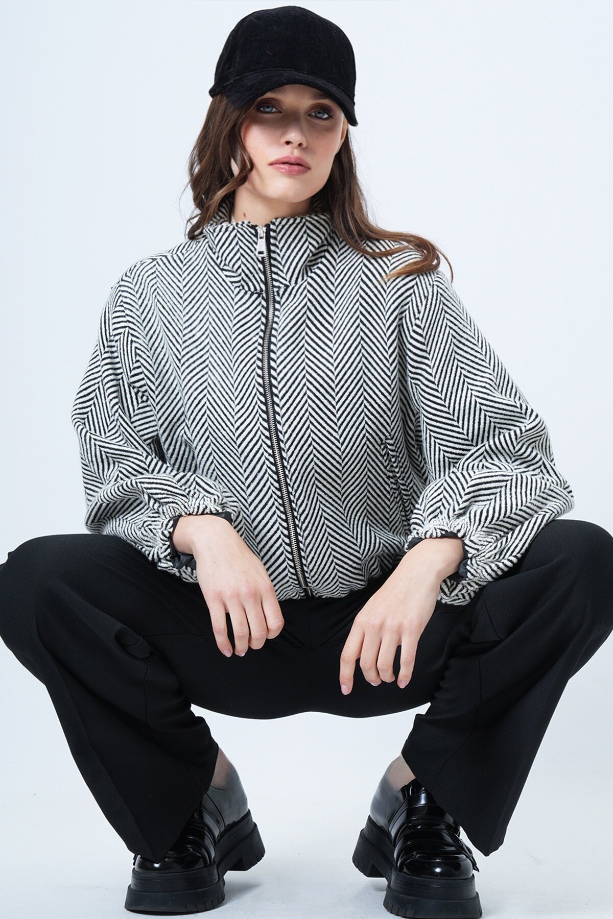 Fermuar Kapamalı Beli Lastikli Çift Cepli Bomber Kaşe Mont