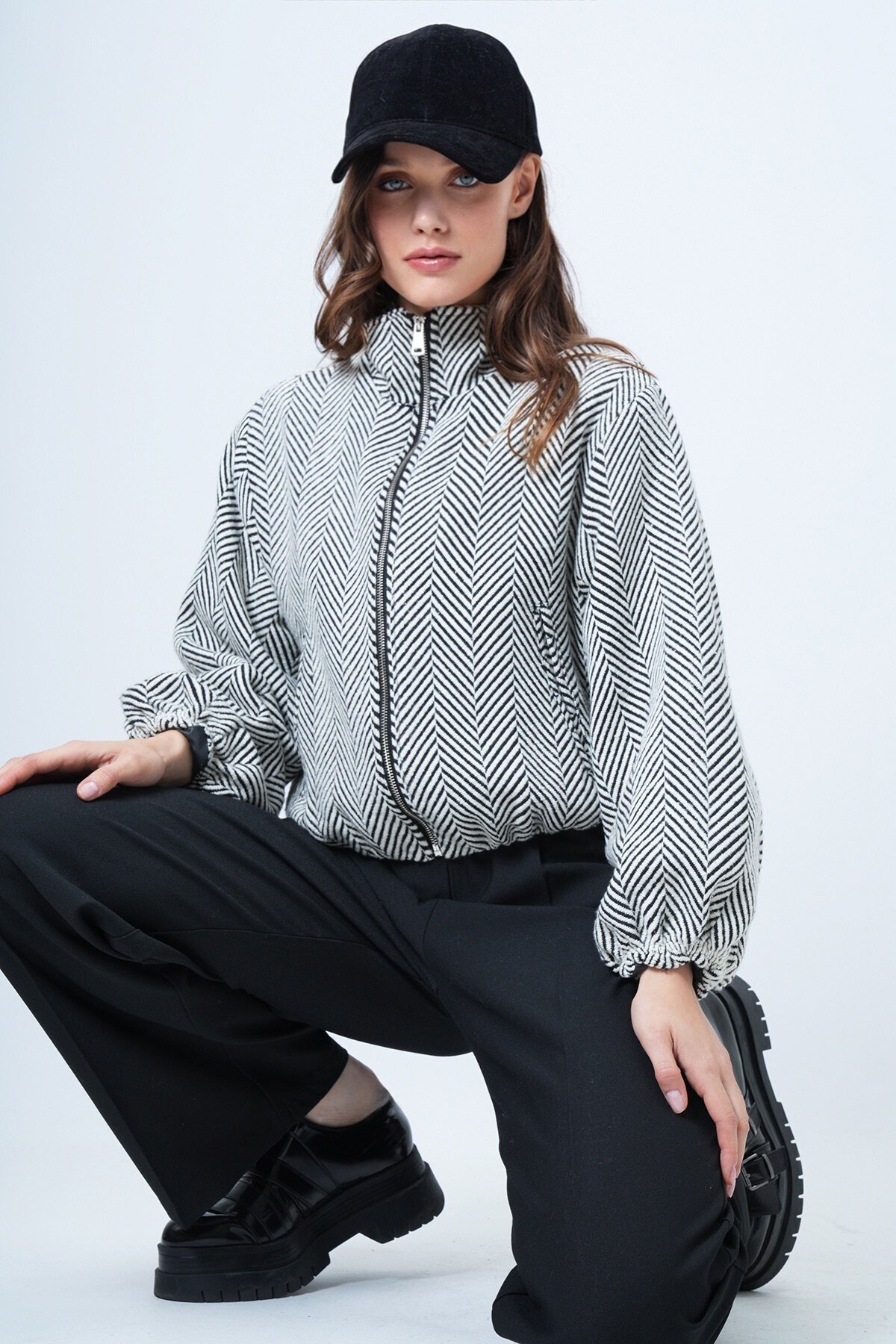 Fermuar Kapamalı Beli Lastikli Çift Cepli Bomber Kaşe Mont