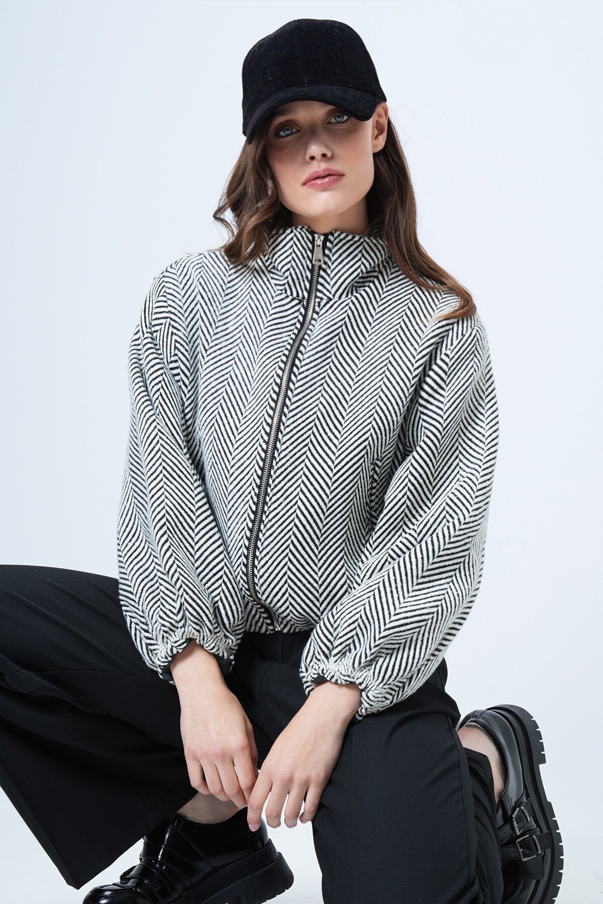 Fermuar Kapamalı Beli Lastikli Çift Cepli Bomber Kaşe Mont