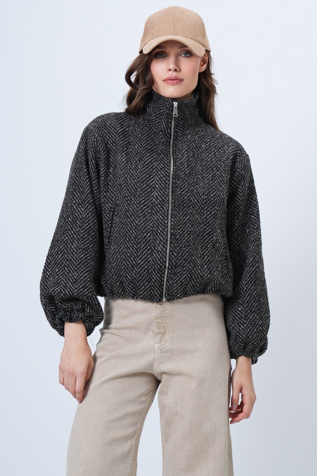 Fermuar Kapamalı Beli Lastikli Çift Cepli Bomber Kaşe Mont