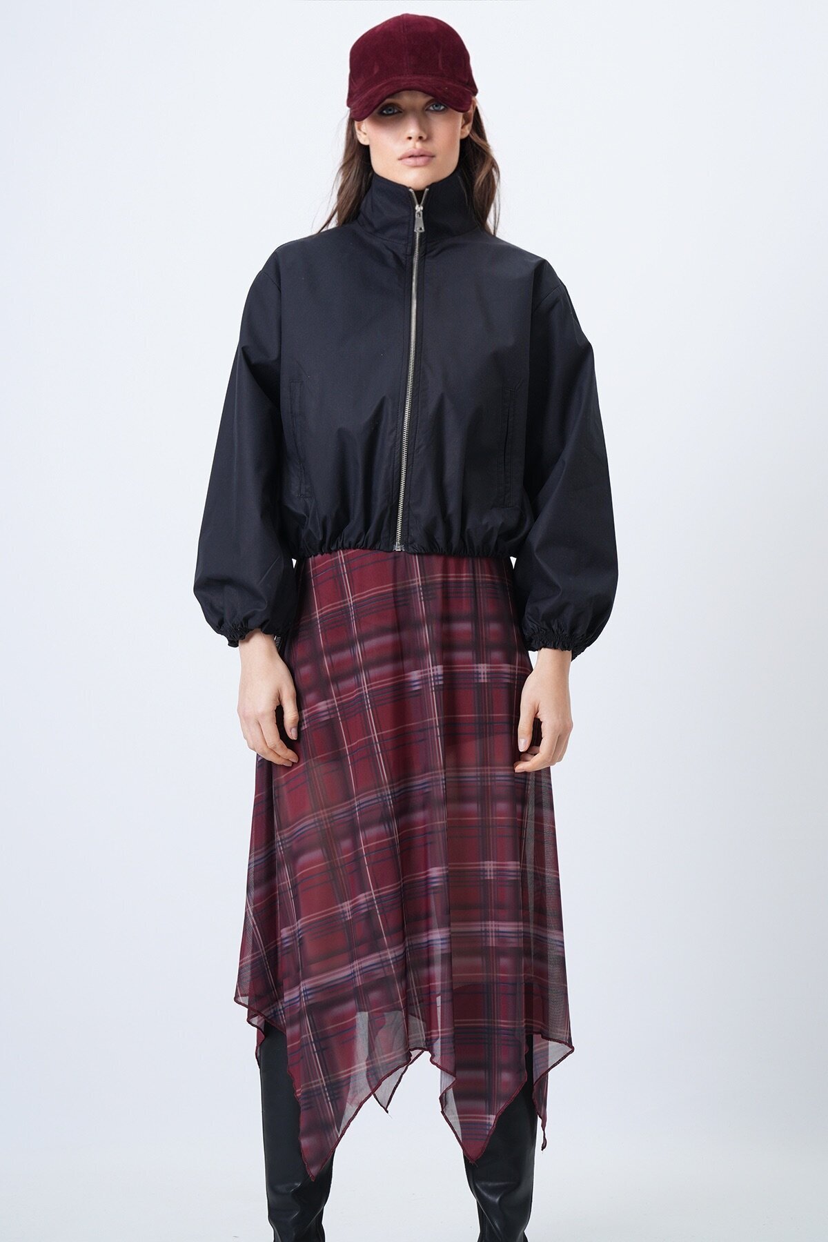 Fermuar Kapamalı Beli ve Kolları Lastikli Astarlı Ceket