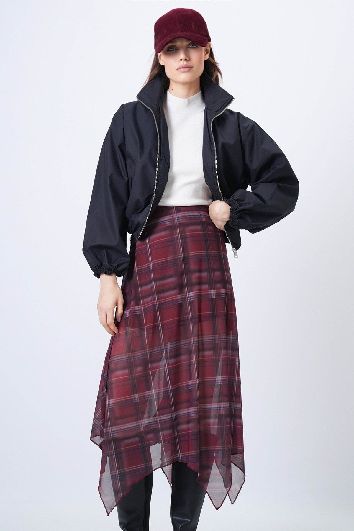 Fermuar Kapamalı Beli ve Kolları Lastikli Astarlı Ceket