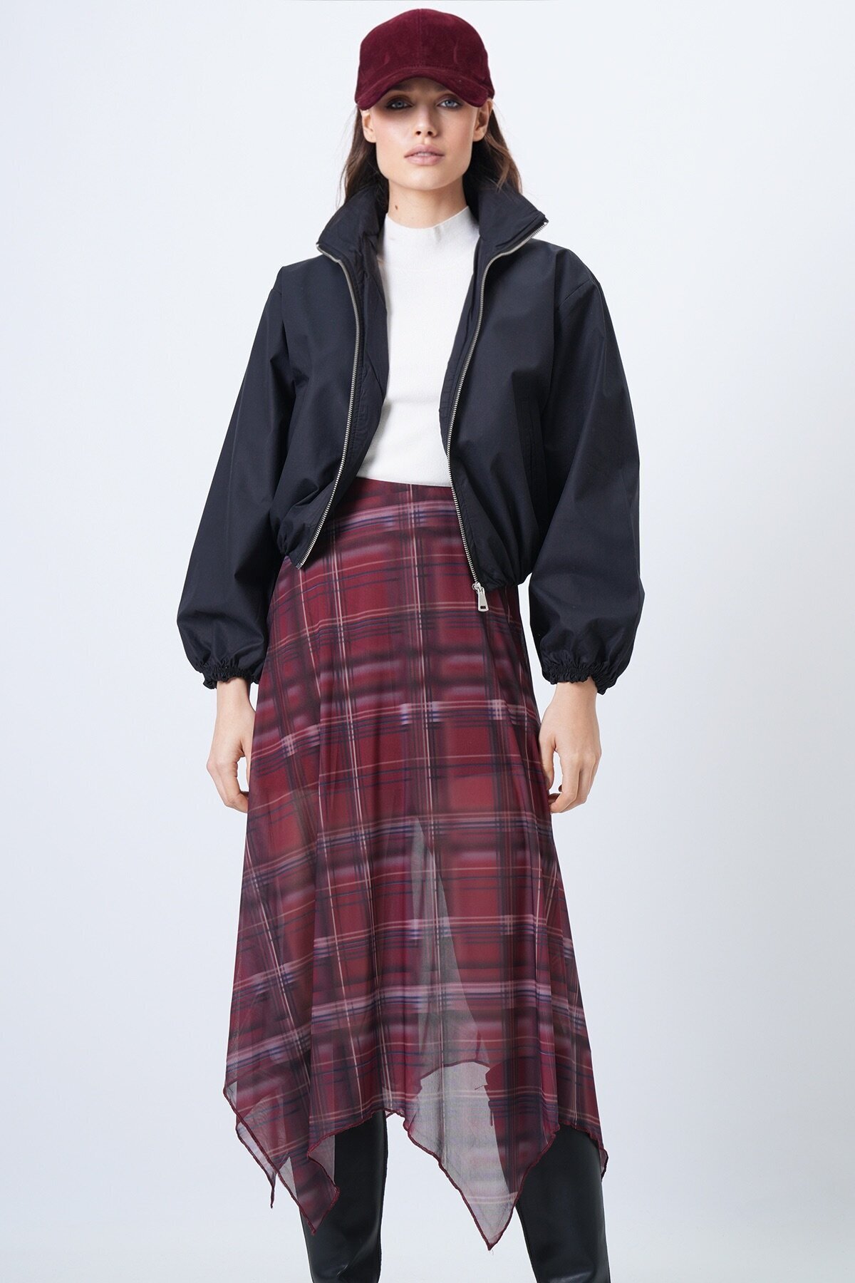 Fermuar Kapamalı Beli ve Kolları Lastikli Astarlı Ceket