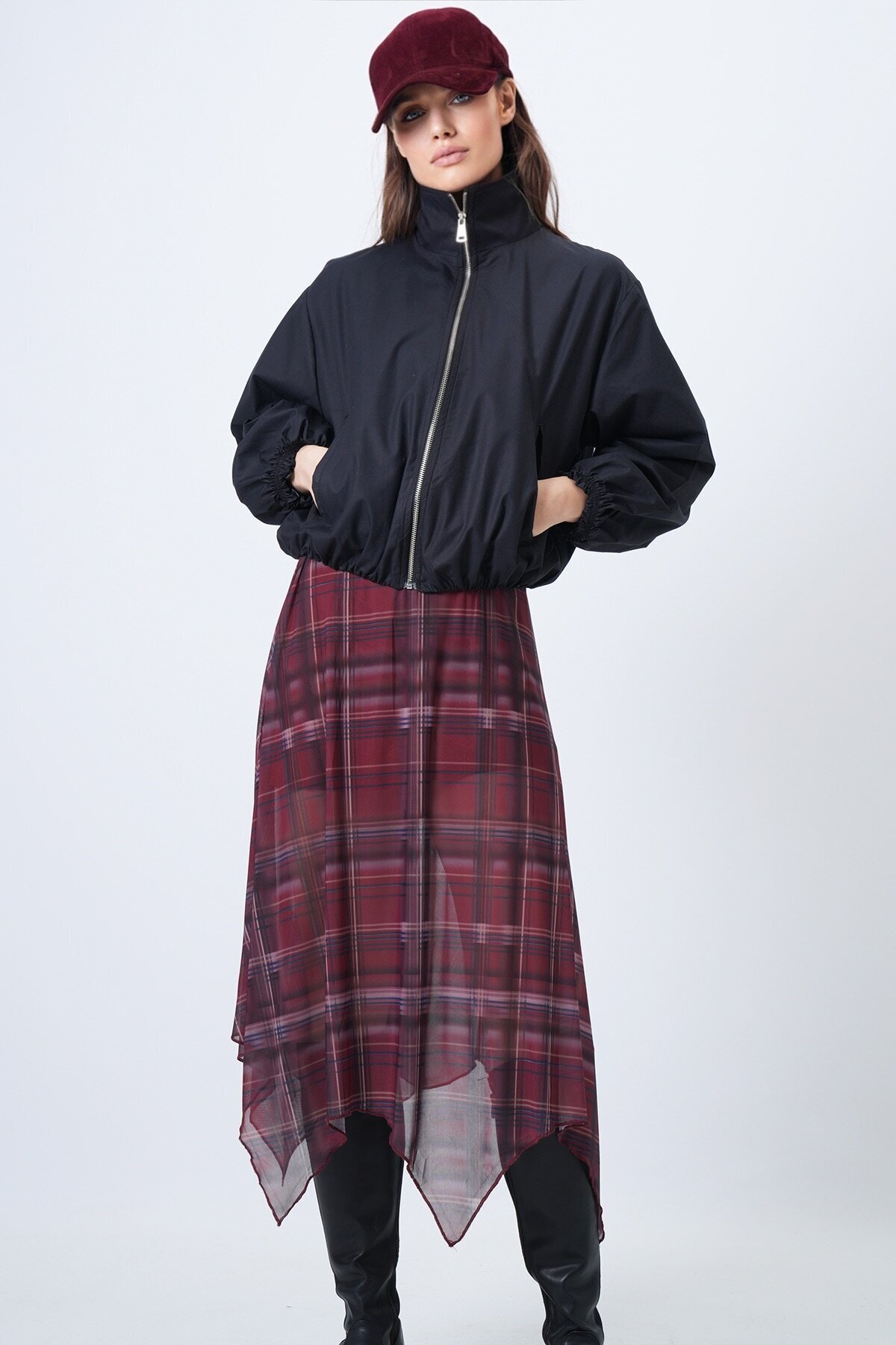 Fermuar Kapamalı Beli ve Kolları Lastikli Astarlı Ceket