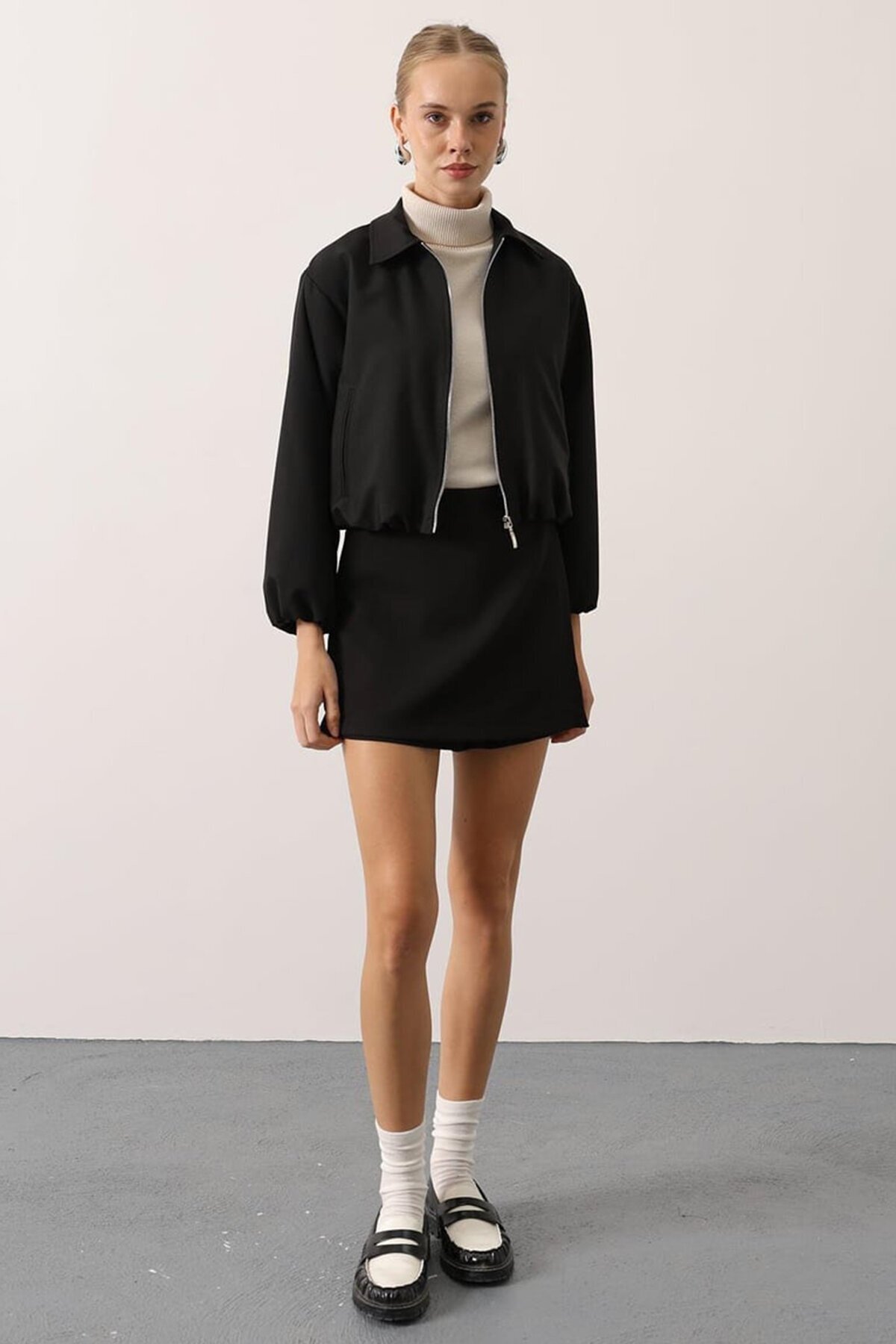 Fermuar Kapamalı Beli Ve Kolları Lastikli Bomber Astarlı Ceket