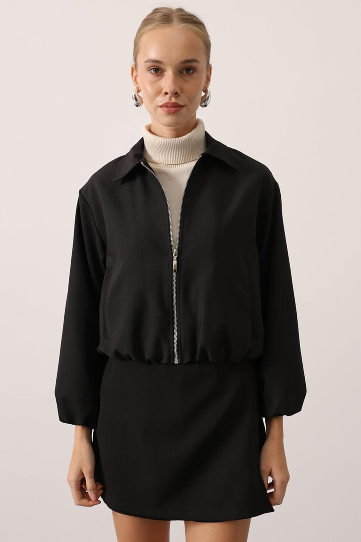 Fermuar Kapamalı Beli Ve Kolları Lastikli Bomber Astarlı Ceket