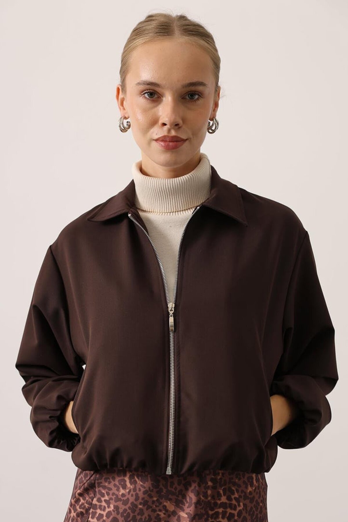 Fermuar Kapamalı Beli Ve Kolları Lastikli Bomber Astarlı Ceket