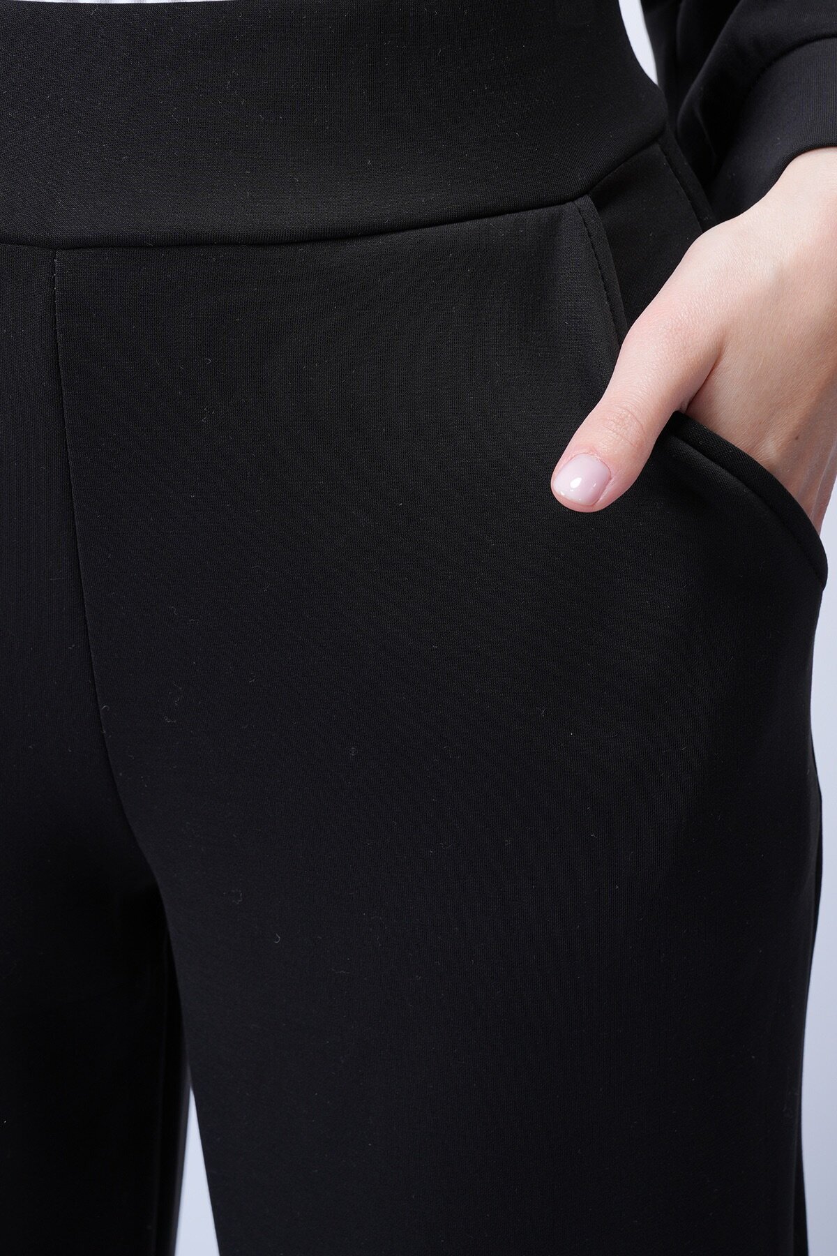 Siyah Fermuarlı Hırka Pantolon Takım