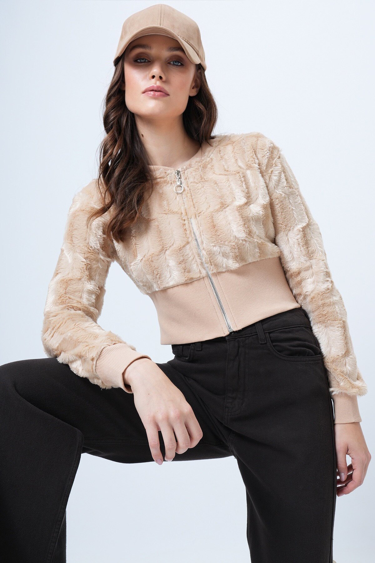 Fermuarlı Peluş Dokulu Suni Kürk Astarsız Crop Ceket