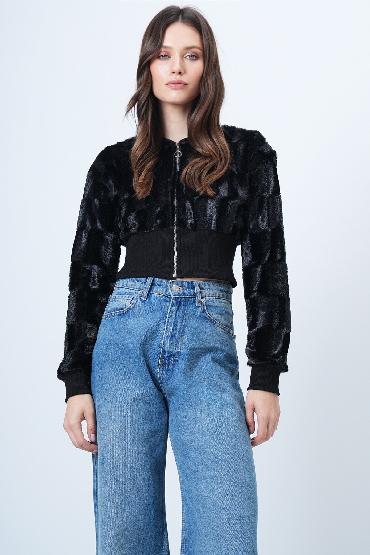 Fermuarlı Peluş Dokulu Suni Kürk Astarsız Crop Ceket
