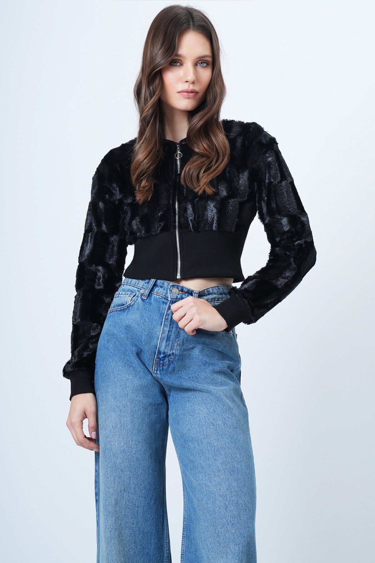 Fermuarlı Peluş Dokulu Suni Kürk Astarsız Crop Ceket