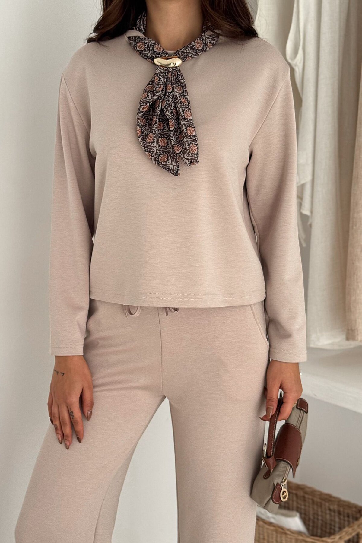Fular Detaylı Sweatshirt Ve Beli Lastikli Geniş Paça Eşofman Takım