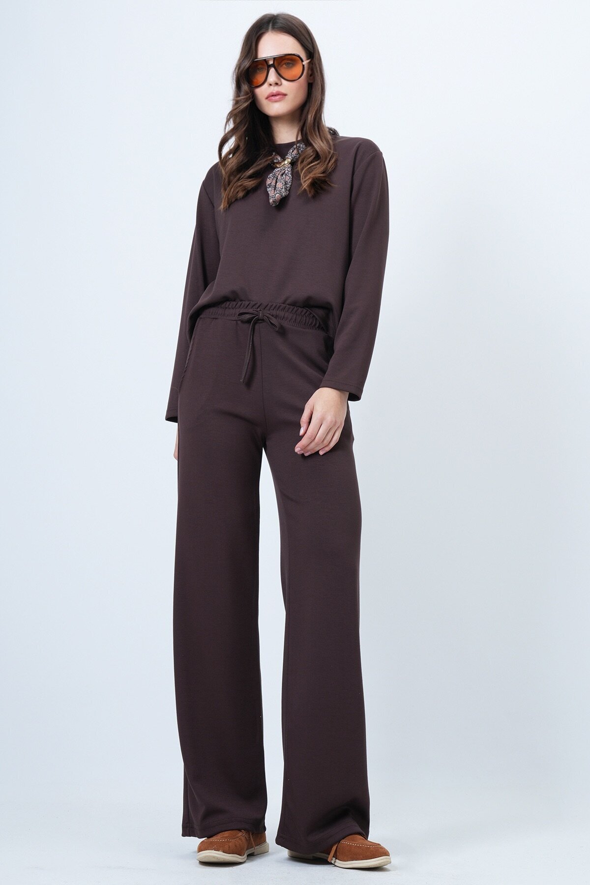 Fular Detaylı Sweatshirt Ve Beli Lastikli Geniş Paça Eşofman Takım