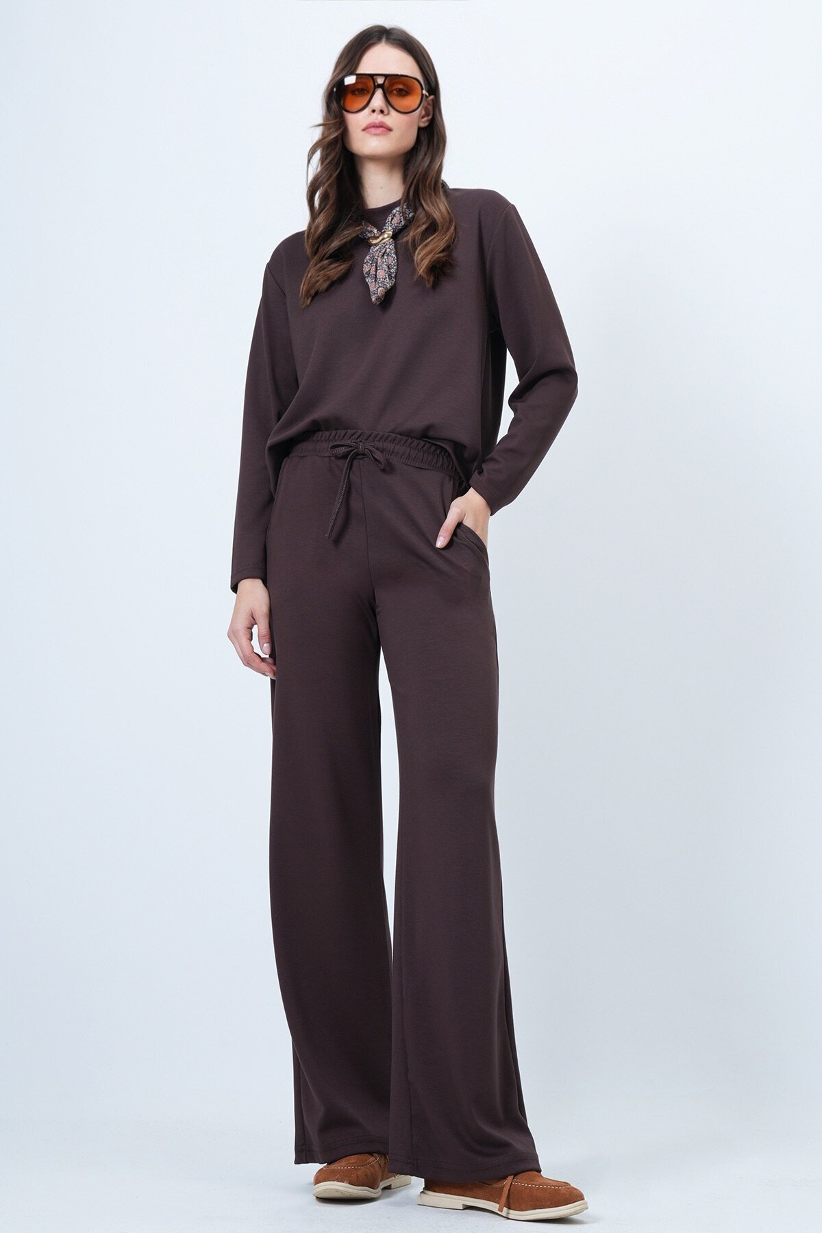 Fular Detaylı Sweatshirt Ve Beli Lastikli Geniş Paça Eşofman Takım