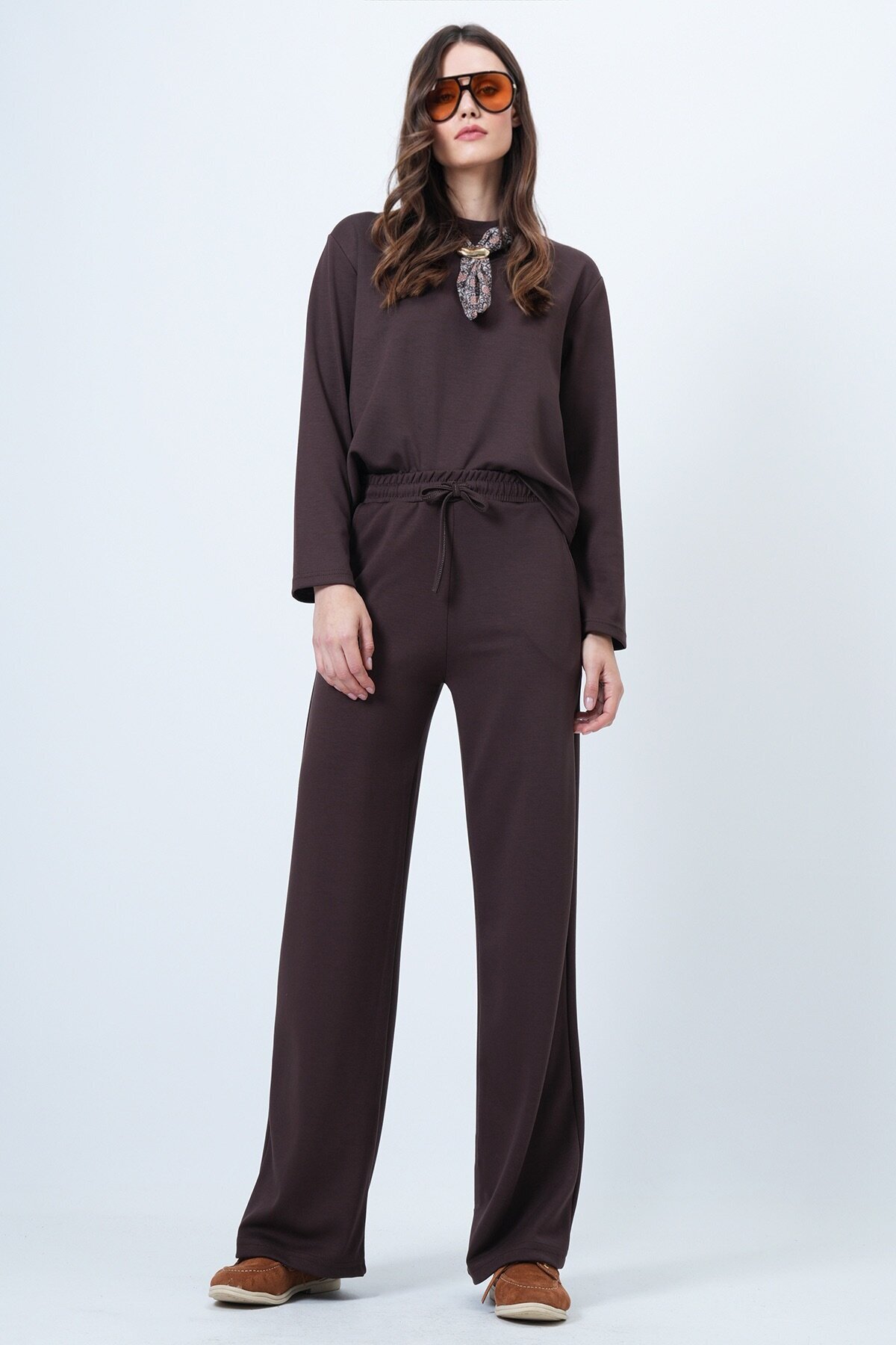 Fular Detaylı Sweatshirt Ve Beli Lastikli Geniş Paça Eşofman Takım