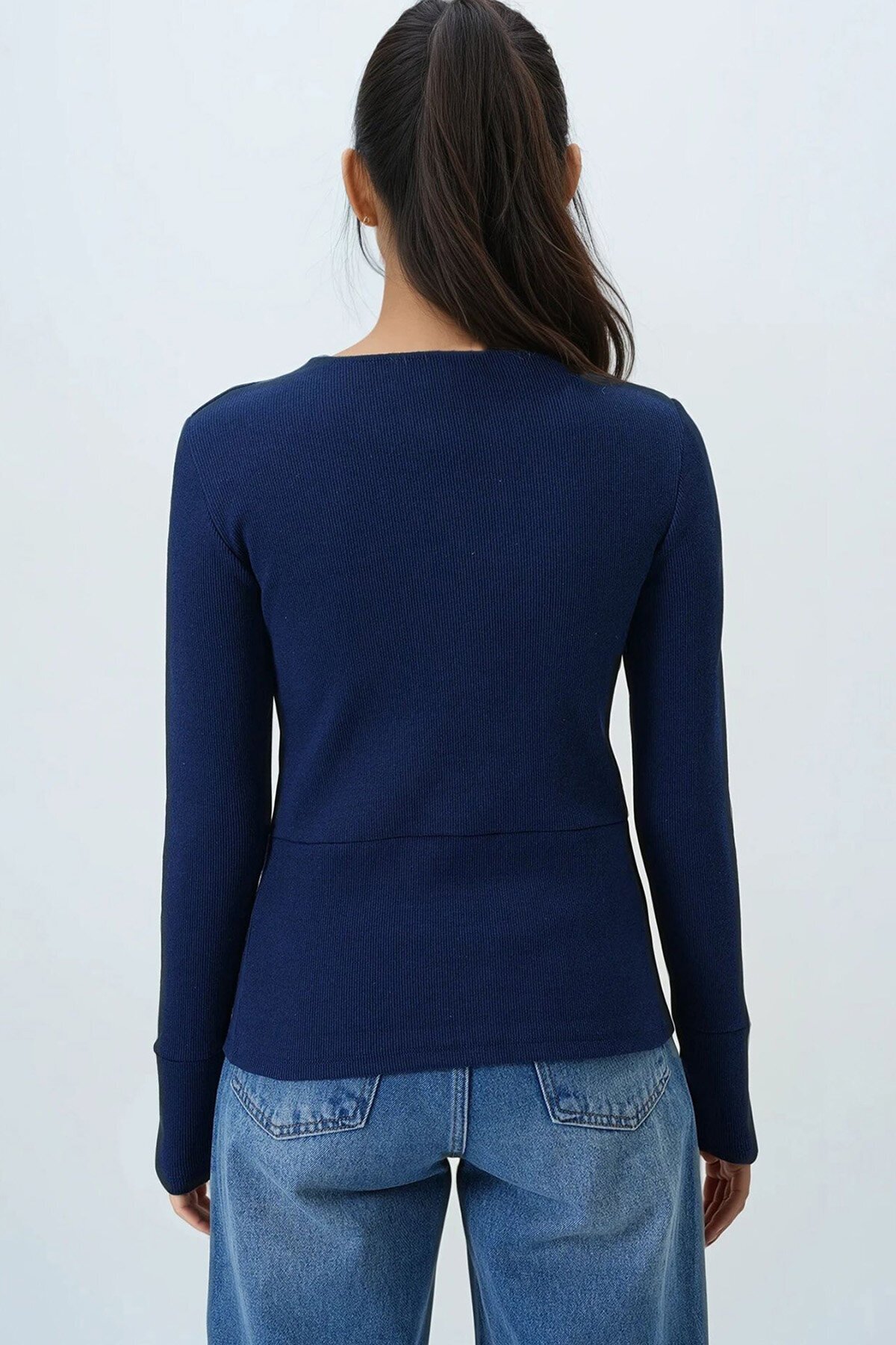 Geniş Manşetli Dikiş Detaylı Önü Düğmeli Kaşkorse Bluz