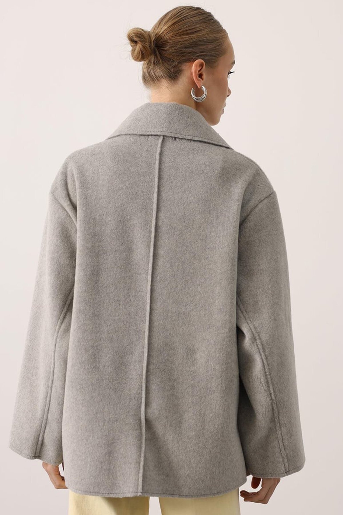 Geniş Yaka Çift Cepli Kaşe Ceket