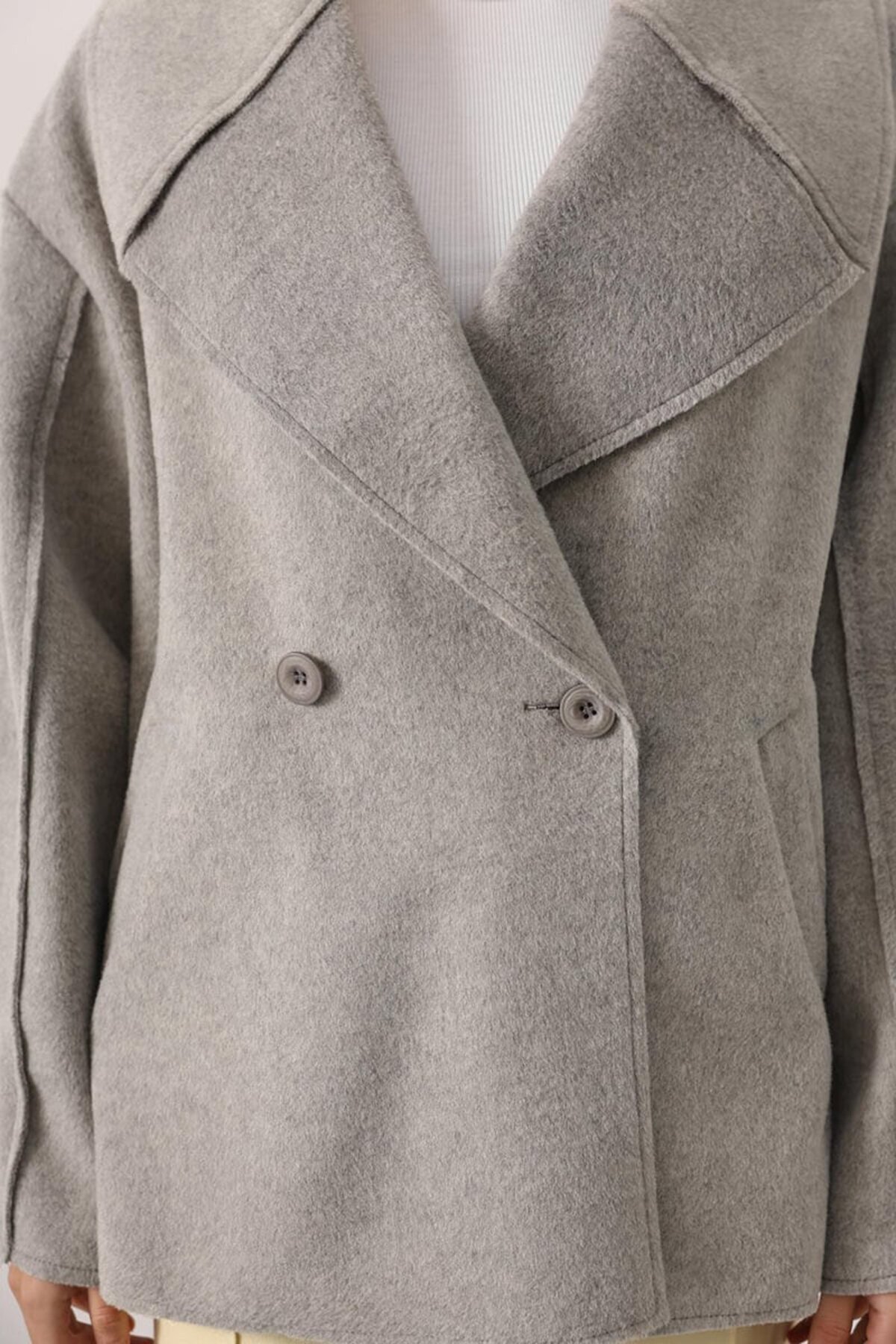 Geniş Yaka Çift Cepli Kaşe Ceket