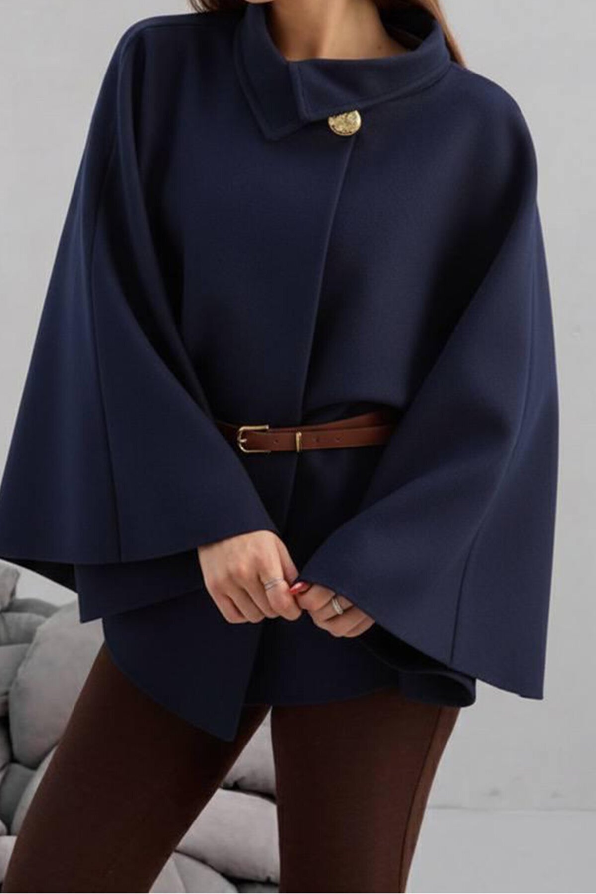 Gold Düğmeli Kemerli Kaşe Panço