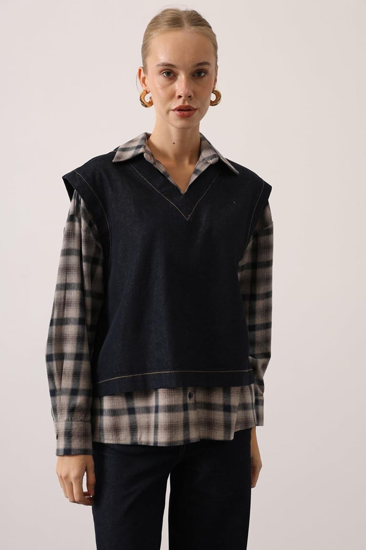 Ekoseli Gömlek V Yaka Bluz Ve Düğmeli Palazzo Pantolon Denim Takım