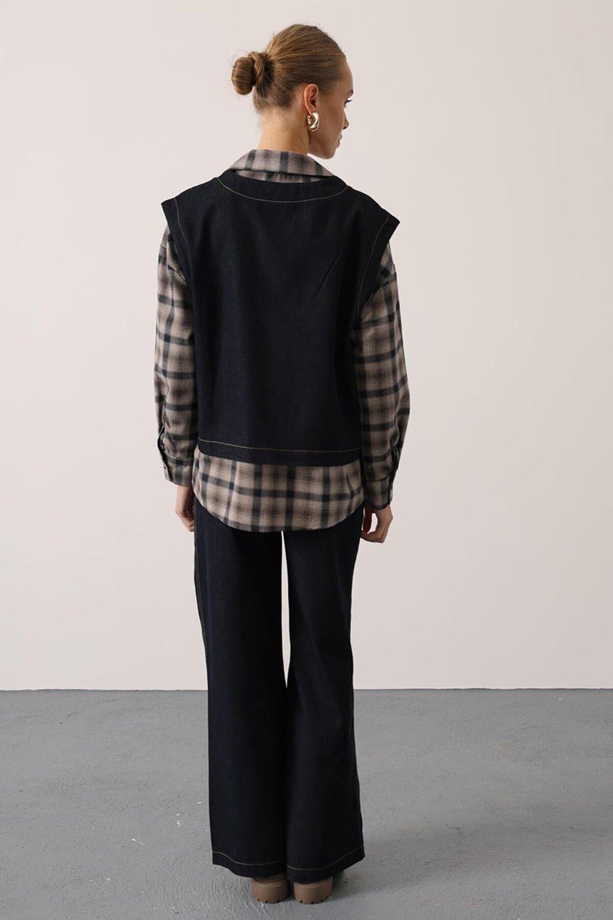 Ekoseli Gömlek V Yaka Bluz Ve Düğmeli Palazzo Pantolon Denim Takım