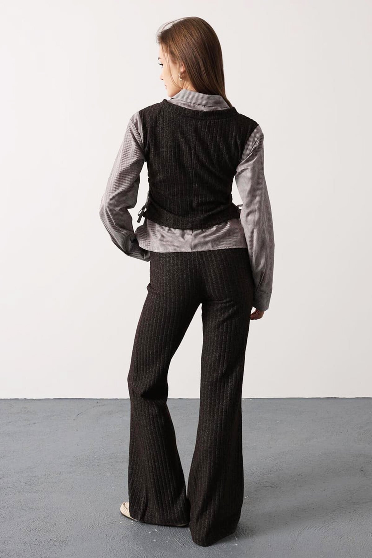 Gömlek Detaylı Büzgülü Bluz ve Beli Lastikli Pantolon Triko Takım