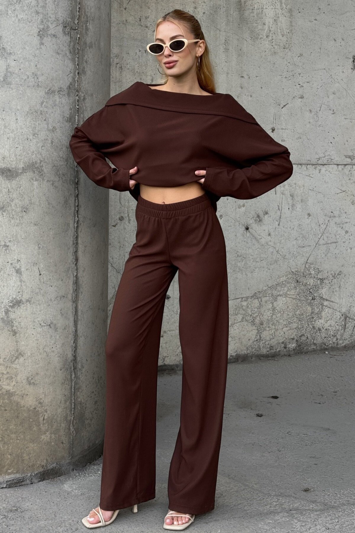 İki İplik Geniş Yaka Salaş Kesim Bluz Beli Lastikli Geniş Paça Pantolon Takım