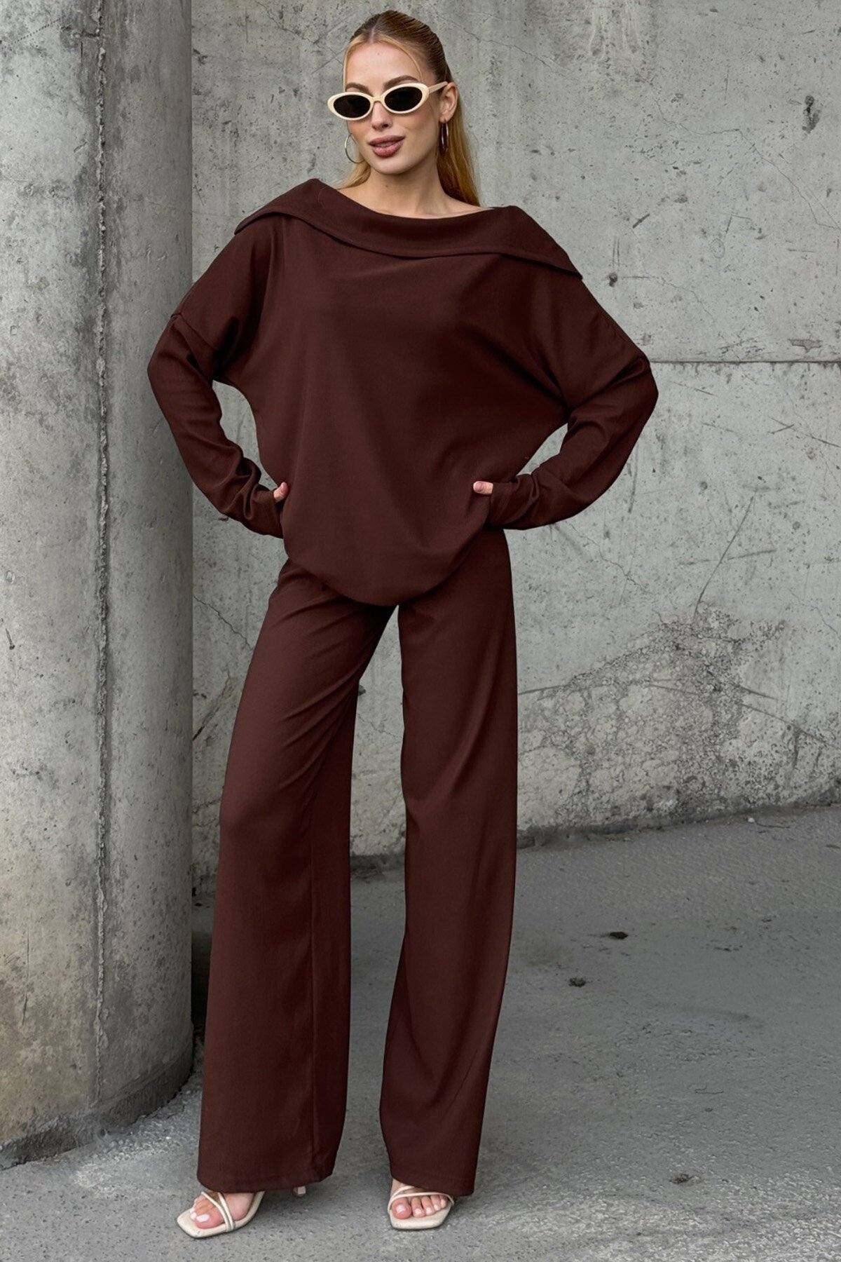 İki İplik Geniş Yaka Salaş Kesim Bluz Beli Lastikli Geniş Paça Pantolon Takım